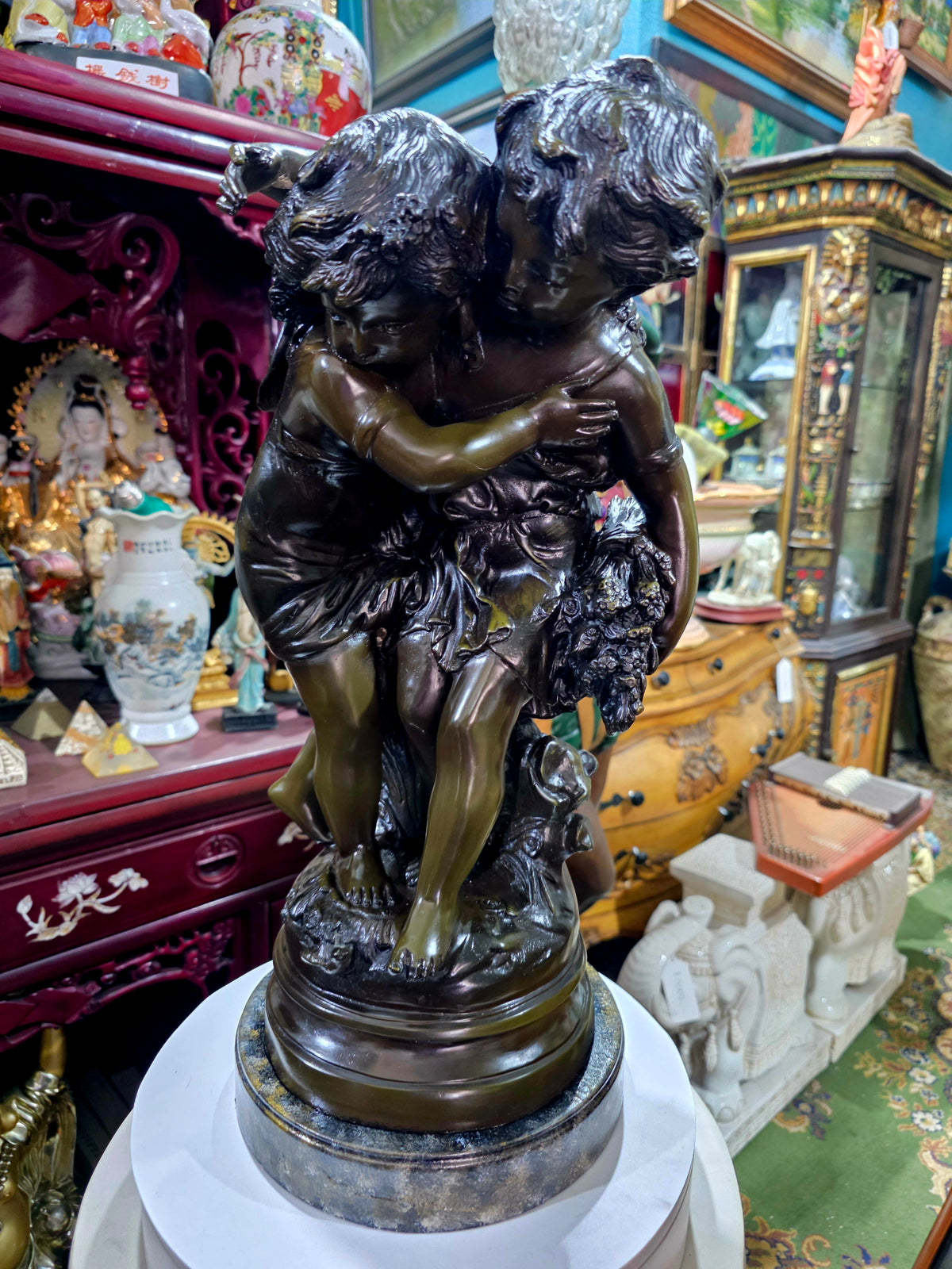 Escultura de Bronce, El Secreto, Firmada por Auguste Moreau 🕊️🌿