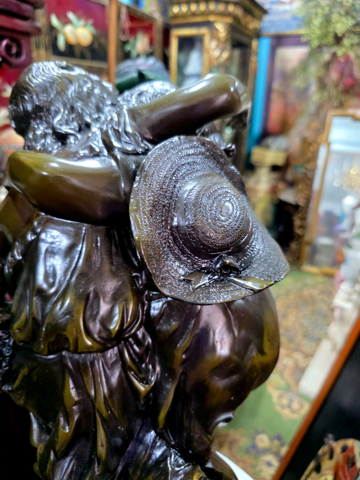 Escultura de Bronce, El Secreto, Firmada por Auguste Moreau 🕊️🌿
