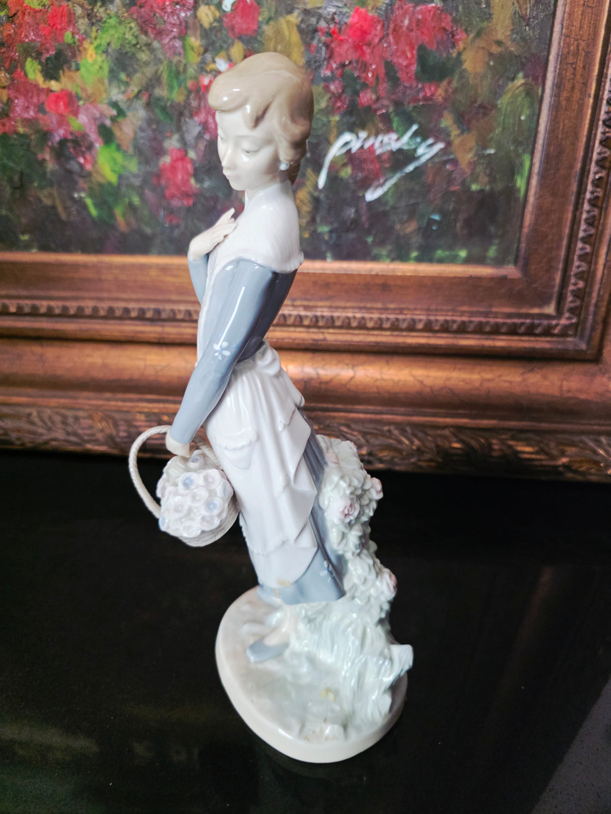 Nao by Lladró sculpture "Young Girl with Flower Basket" ✨🏛️