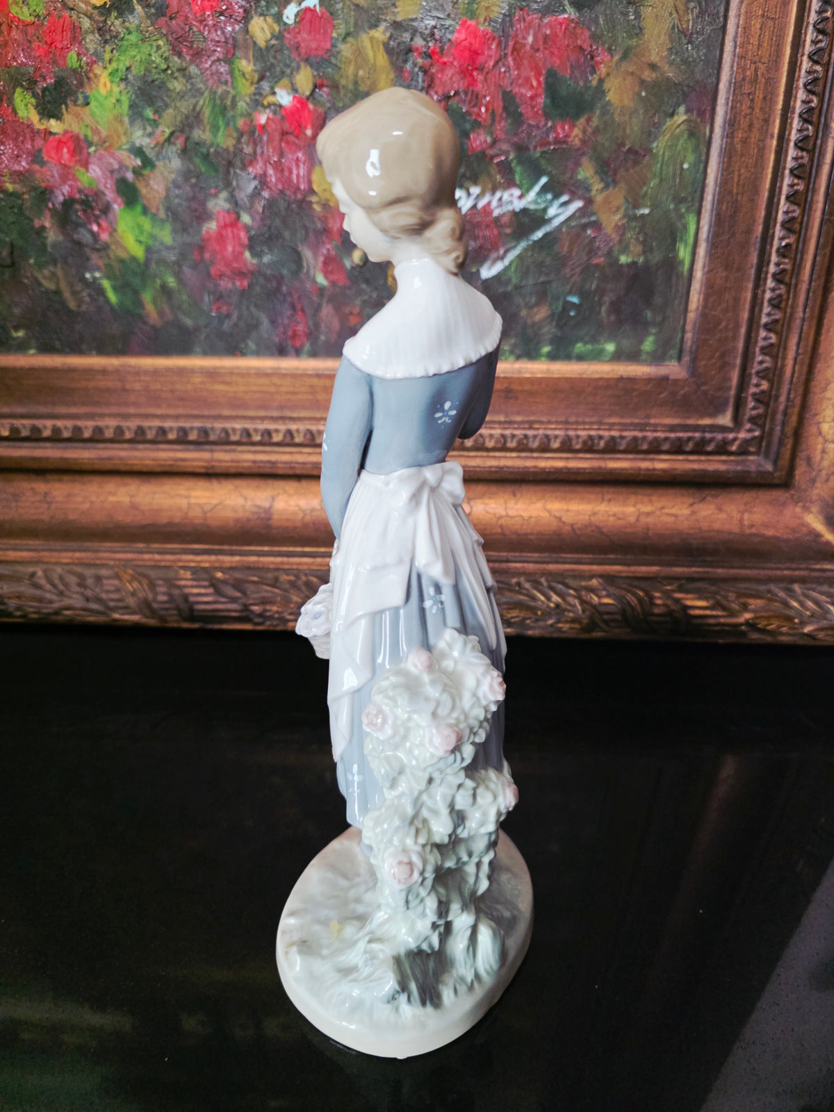 Nao by Lladró sculpture "Young Girl with Flower Basket" ✨🏛️