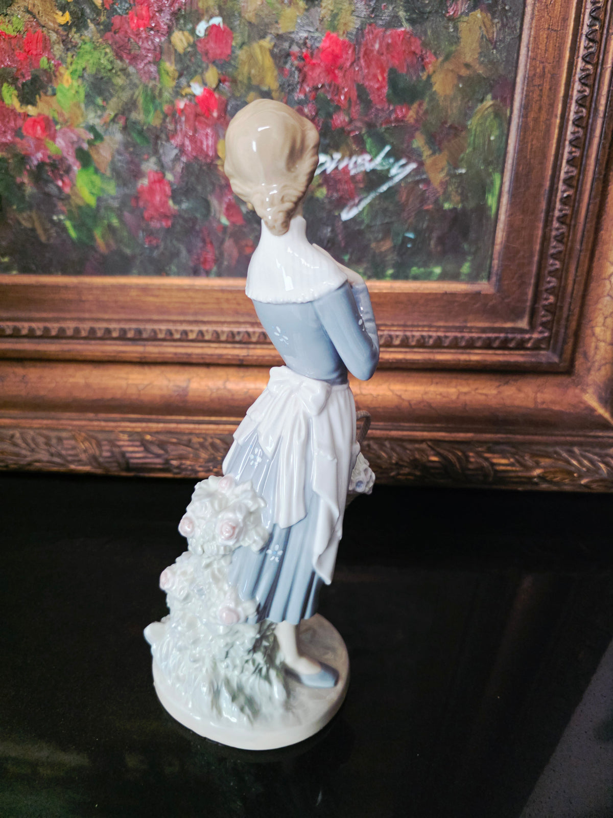 Nao by Lladró sculpture "Young Girl with Flower Basket" ✨🏛️