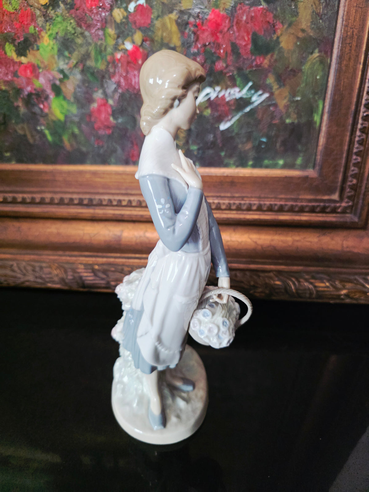 Nao by Lladró sculpture "Young Girl with Flower Basket" ✨🏛️