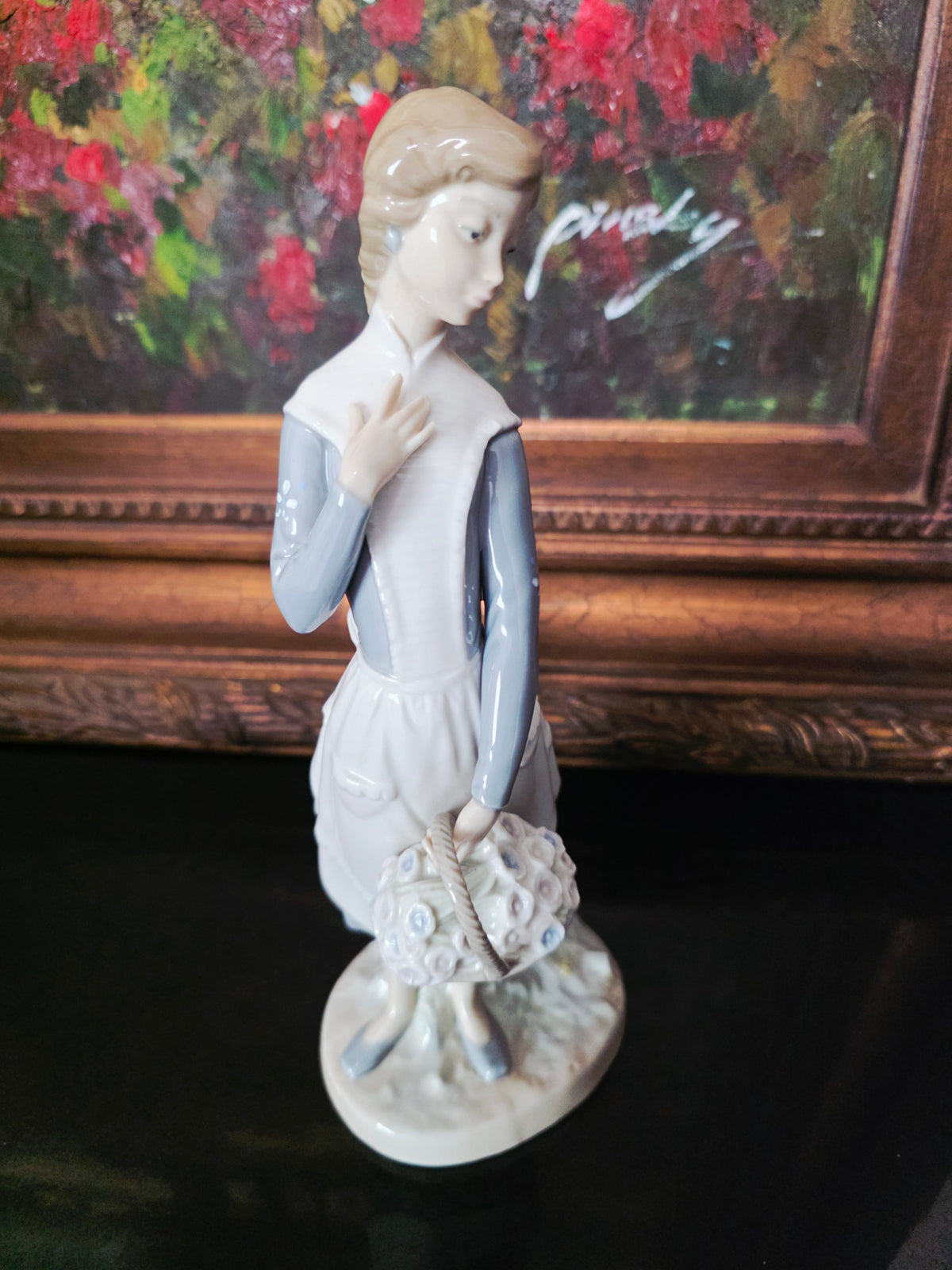 Nao by Lladró sculpture "Young Girl with Flower Basket" ✨🏛️