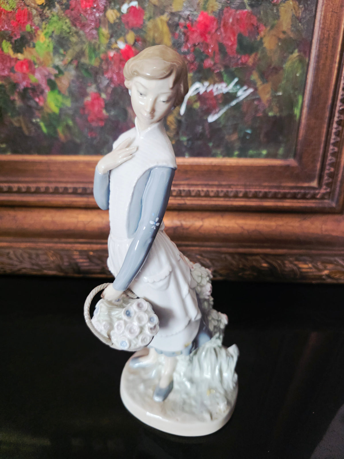 Nao by Lladró sculpture "Young Girl with Flower Basket" ✨🏛️