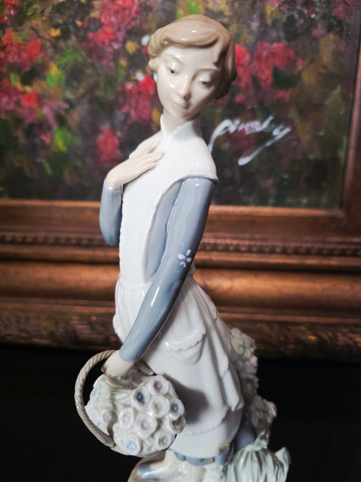 Nao by Lladró sculpture "Young Girl with Flower Basket" ✨🏛️