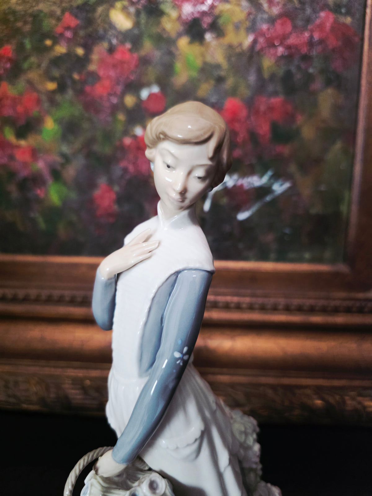 Nao by Lladró sculpture "Young Girl with Flower Basket" ✨🏛️