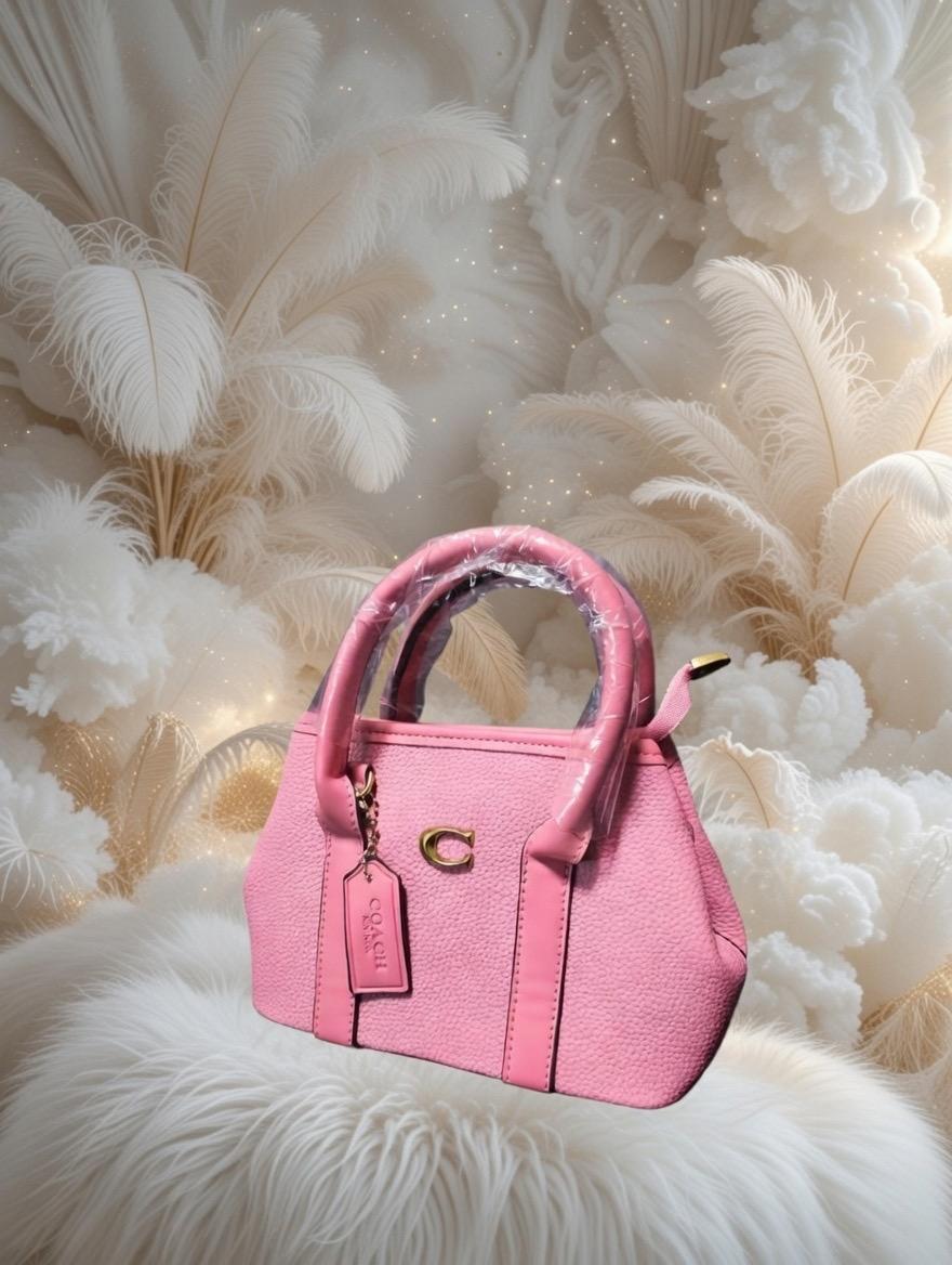 🕊️👜 Coach Pink Handbag for Women – Timeless Sophistication and Feminine Charm ✨🌸