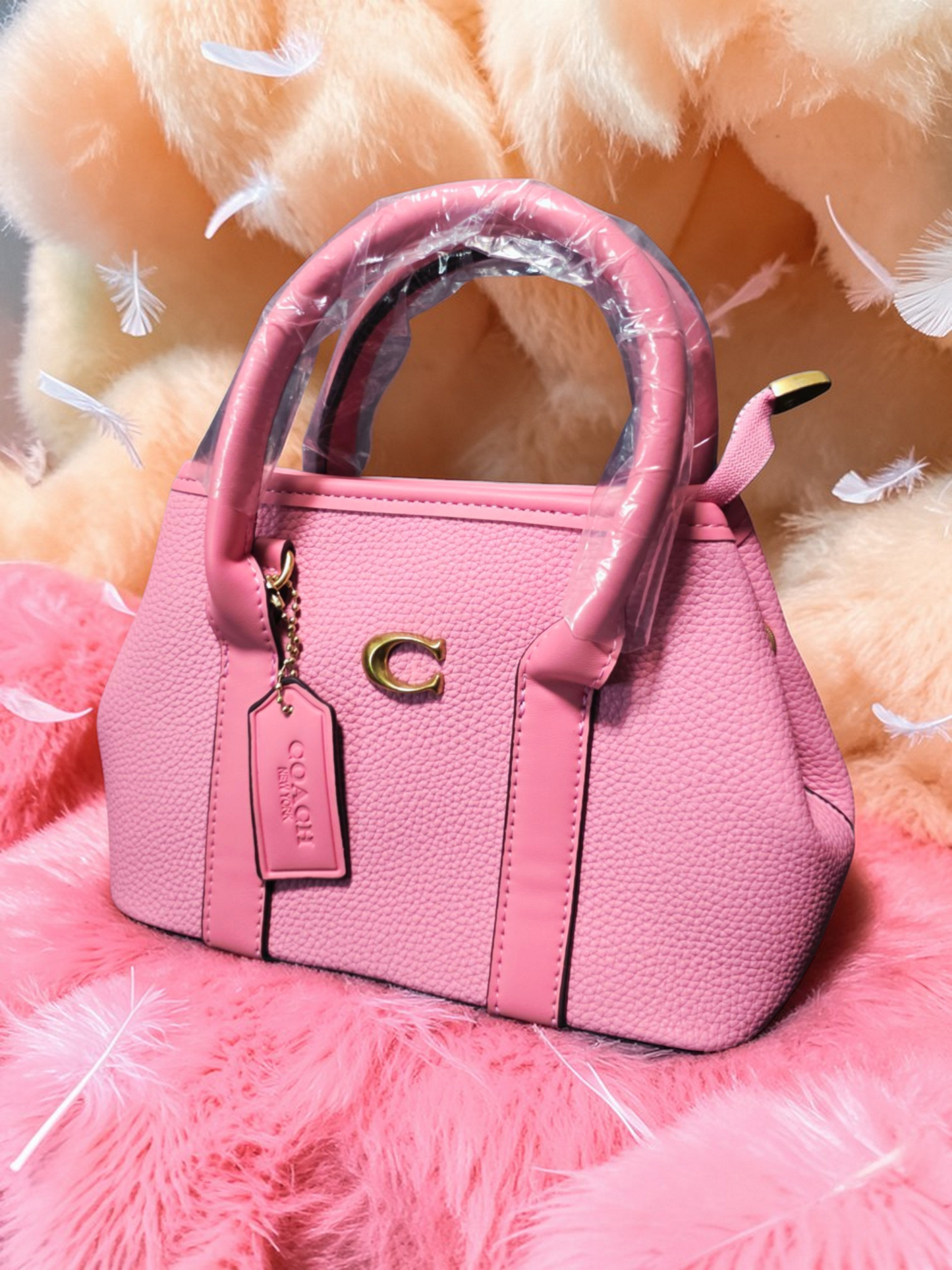 🕊️👜 Coach Pink Handbag for Women – Timeless Sophistication and Feminine Charm ✨🌸