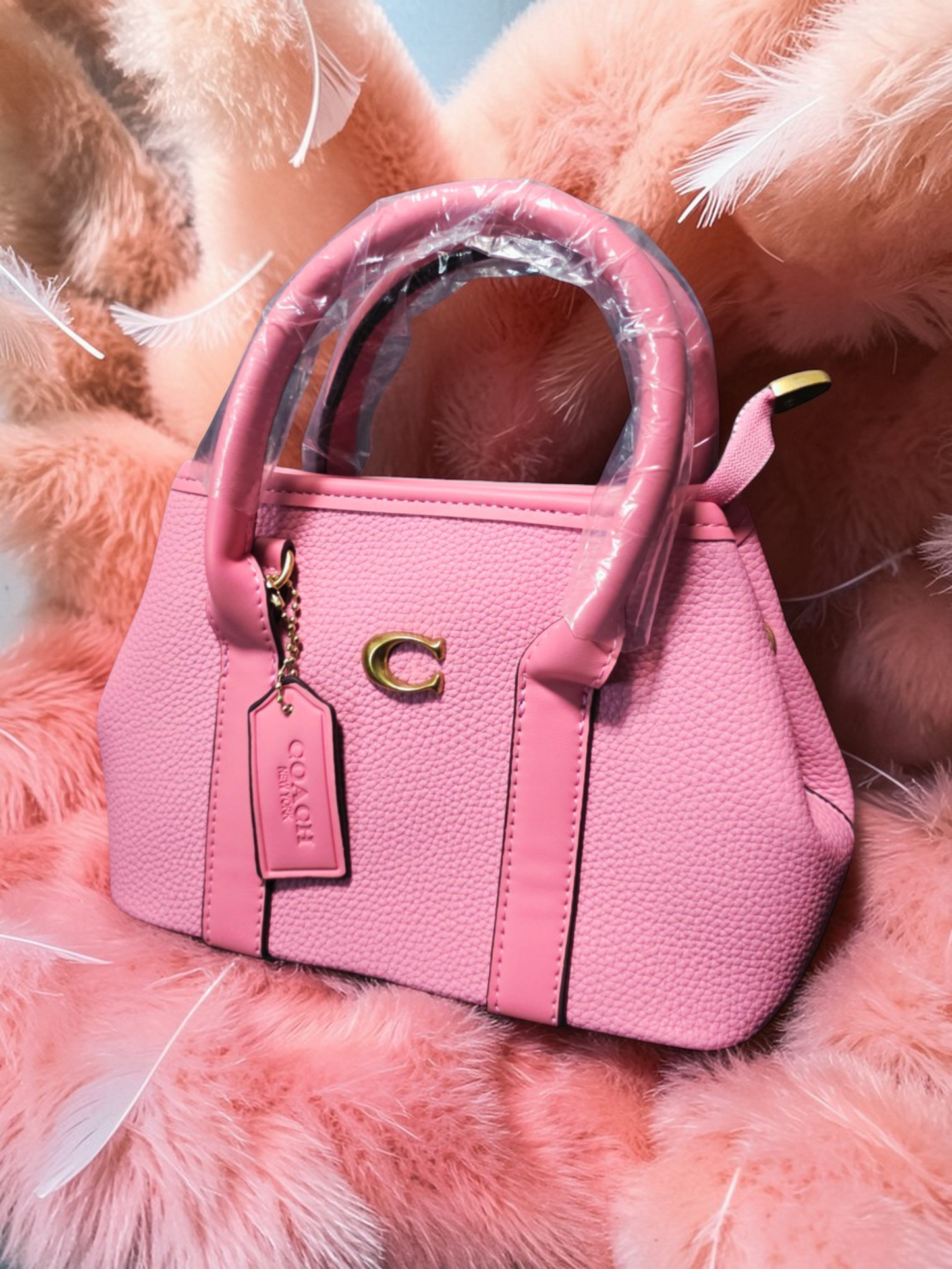 🕊️👜 Coach Pink Handbag for Women – Timeless Sophistication and Feminine Charm ✨🌸