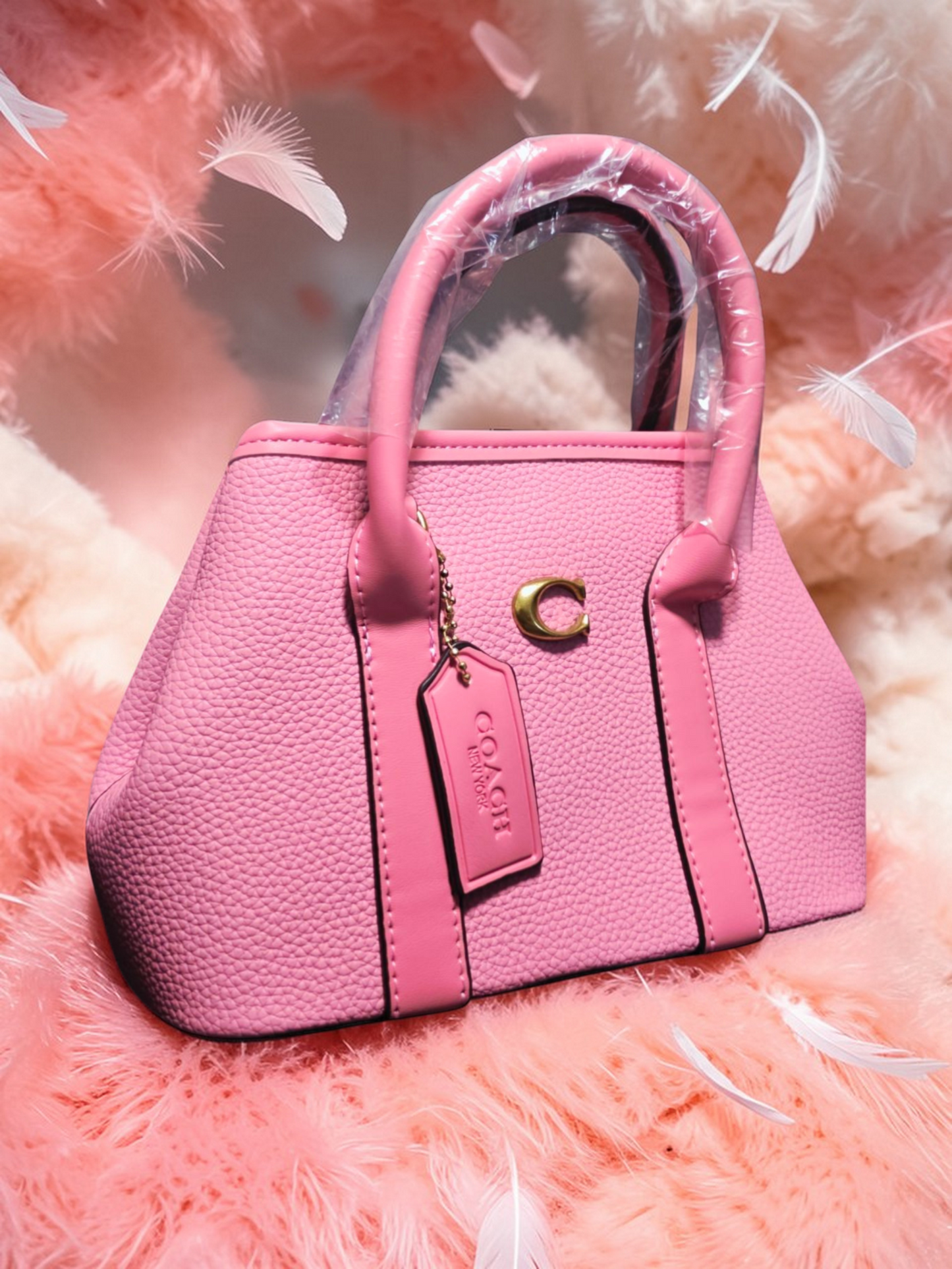 🕊️👜 Coach Pink Handbag for Women – Timeless Sophistication and Feminine Charm ✨🌸