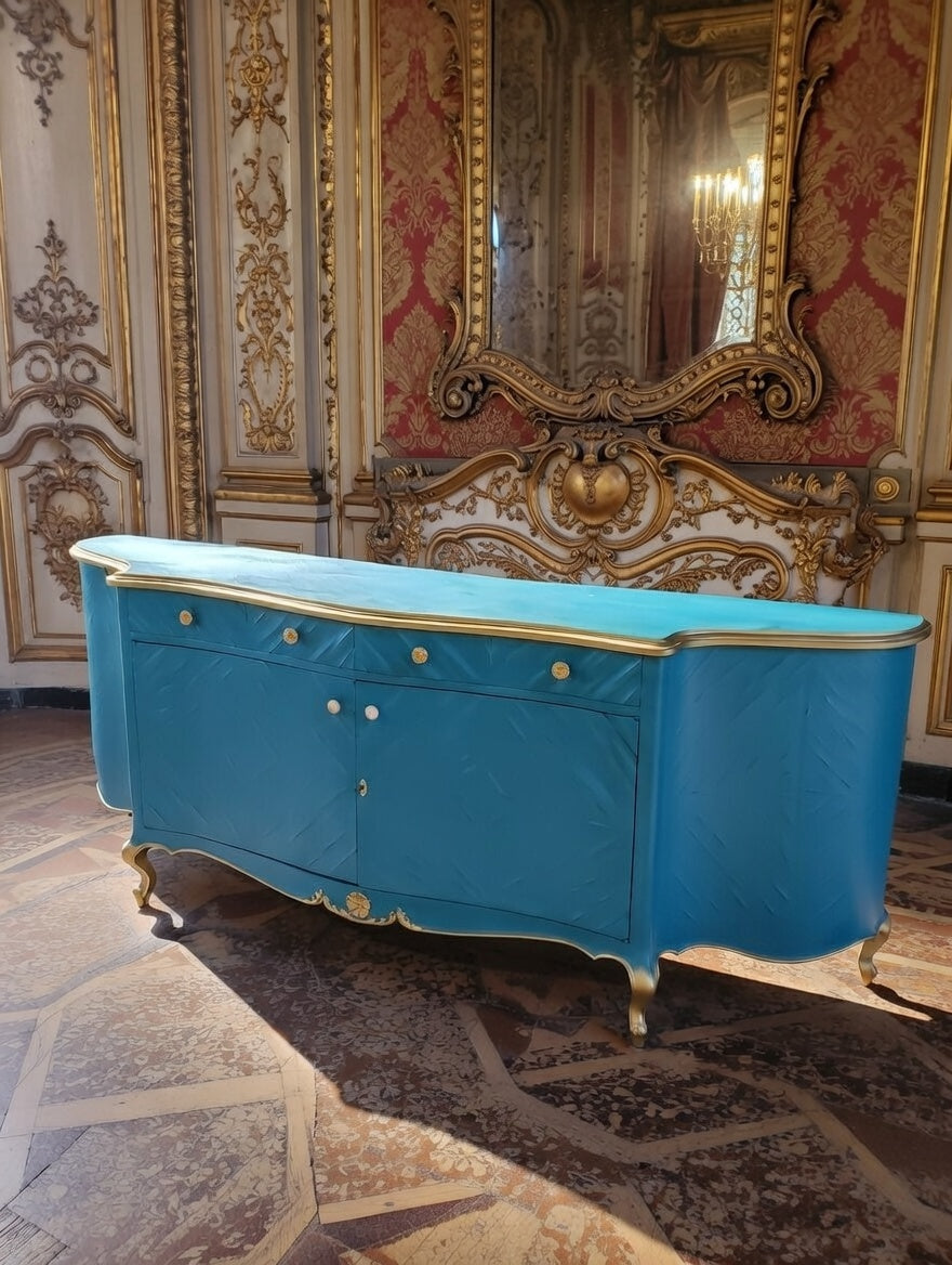 🌿Antique Buffet: A Work of Elegance Available at Rosarito Antiques!🌿