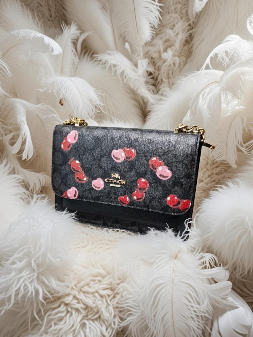 🕊️👜 Coach Cherry Pop Negra Bolso Para Dama – Distinción Atemporal y Encanto Moderno ✨🌸