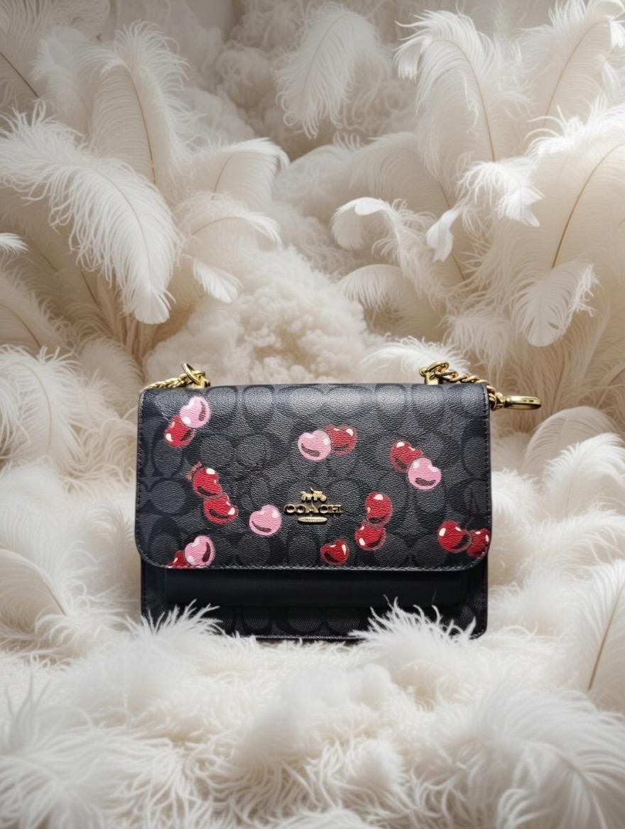 🕊️👜 Coach Cherry Pop Negra Bolso Para Dama – Distinción Atemporal y Encanto Moderno ✨🌸