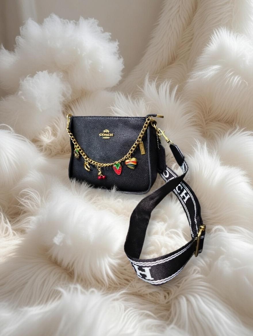 🕊️👜 Coach New York Black Handbag for Women – Timeless Sophistication and Distinguished Character ✨🌸