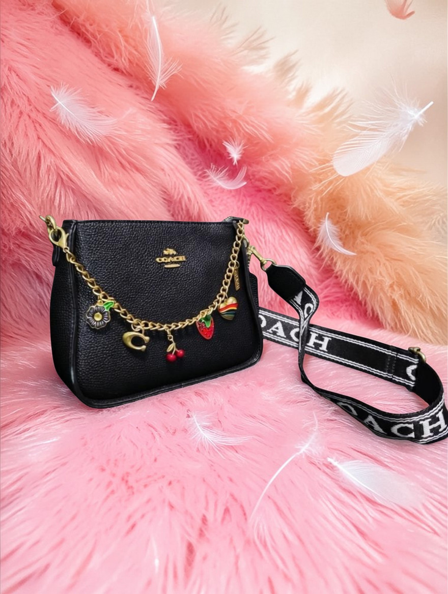 🕊️👜 Coach New York Black Handbag for Women – Timeless Sophistication and Distinguished Character ✨🌸