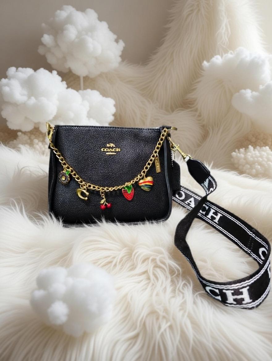 🕊️👜 Coach New York Black Handbag for Women – Timeless Sophistication and Distinguished Character ✨🌸