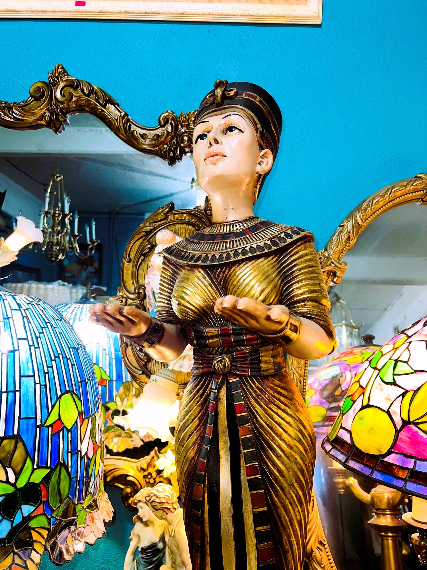 ⚖️El Sirviente de la Reina Egipcia: Una Obra de Arte Funcional⚖️