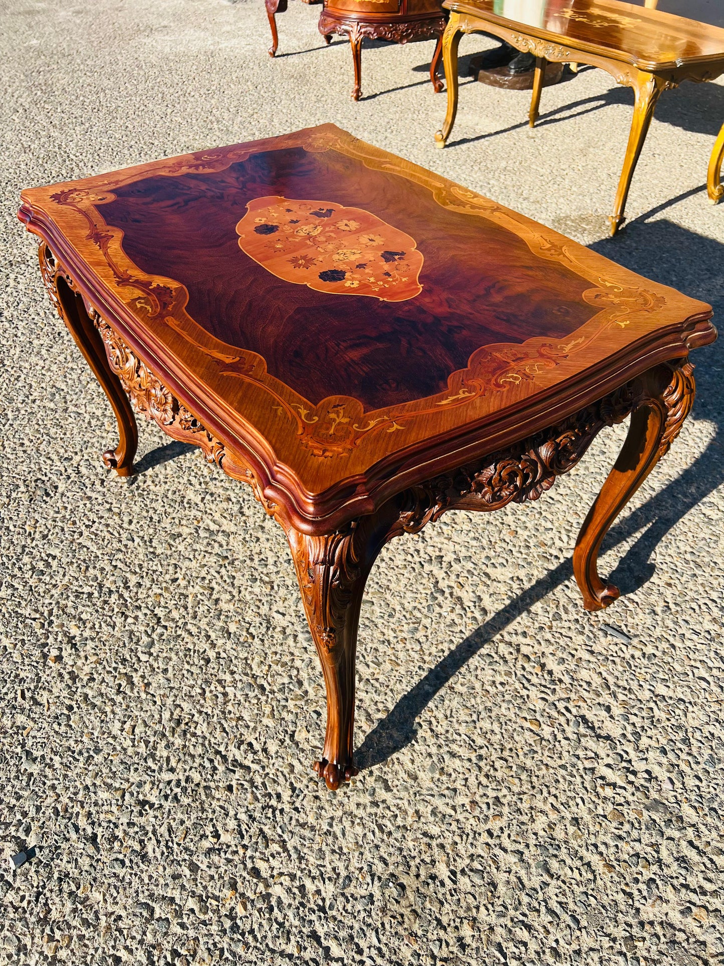 Mesa Antigua Con Incrustaciones En La Madera ✨