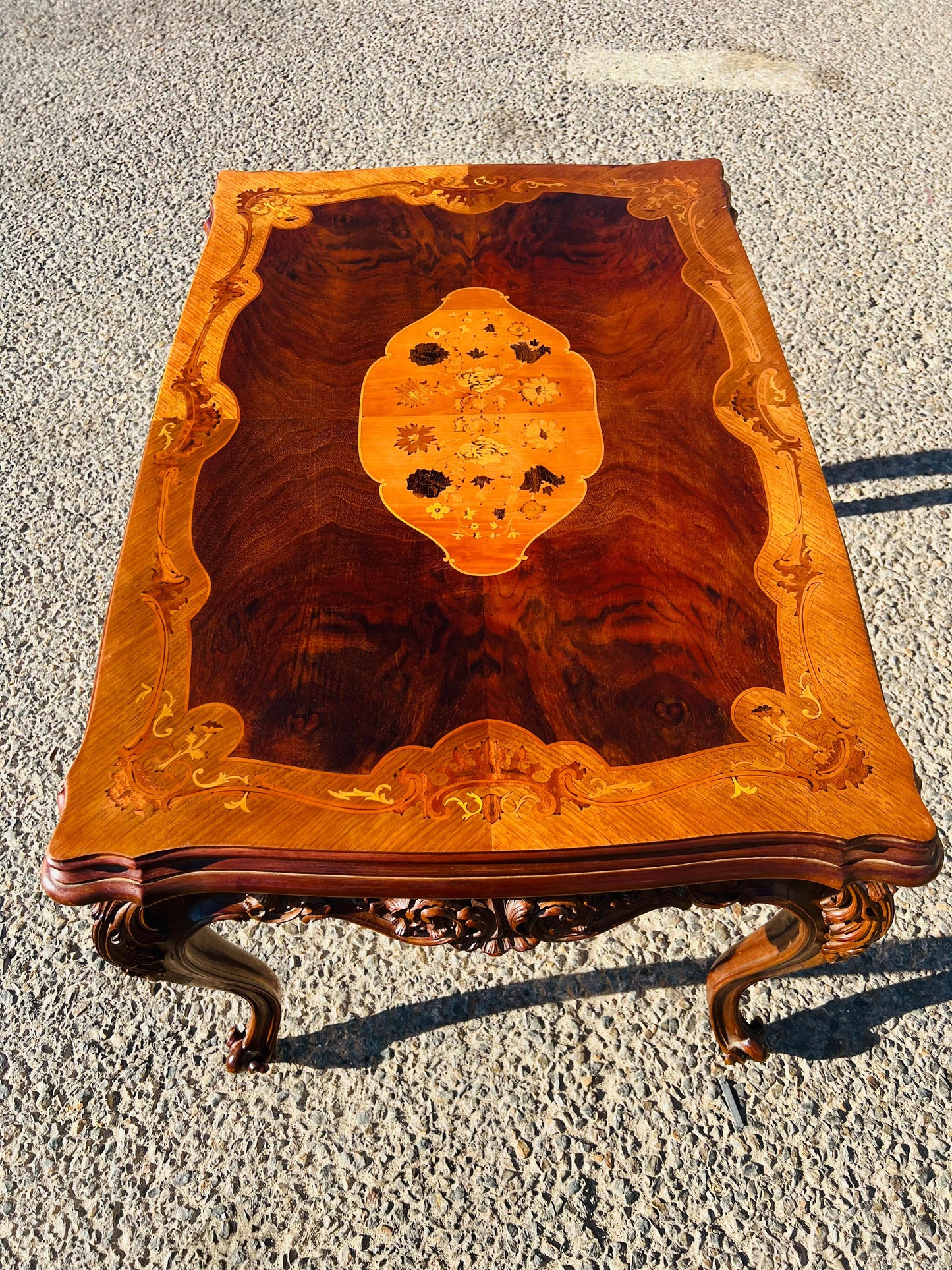 Mesa Antigua Con Incrustaciones En La Madera ✨