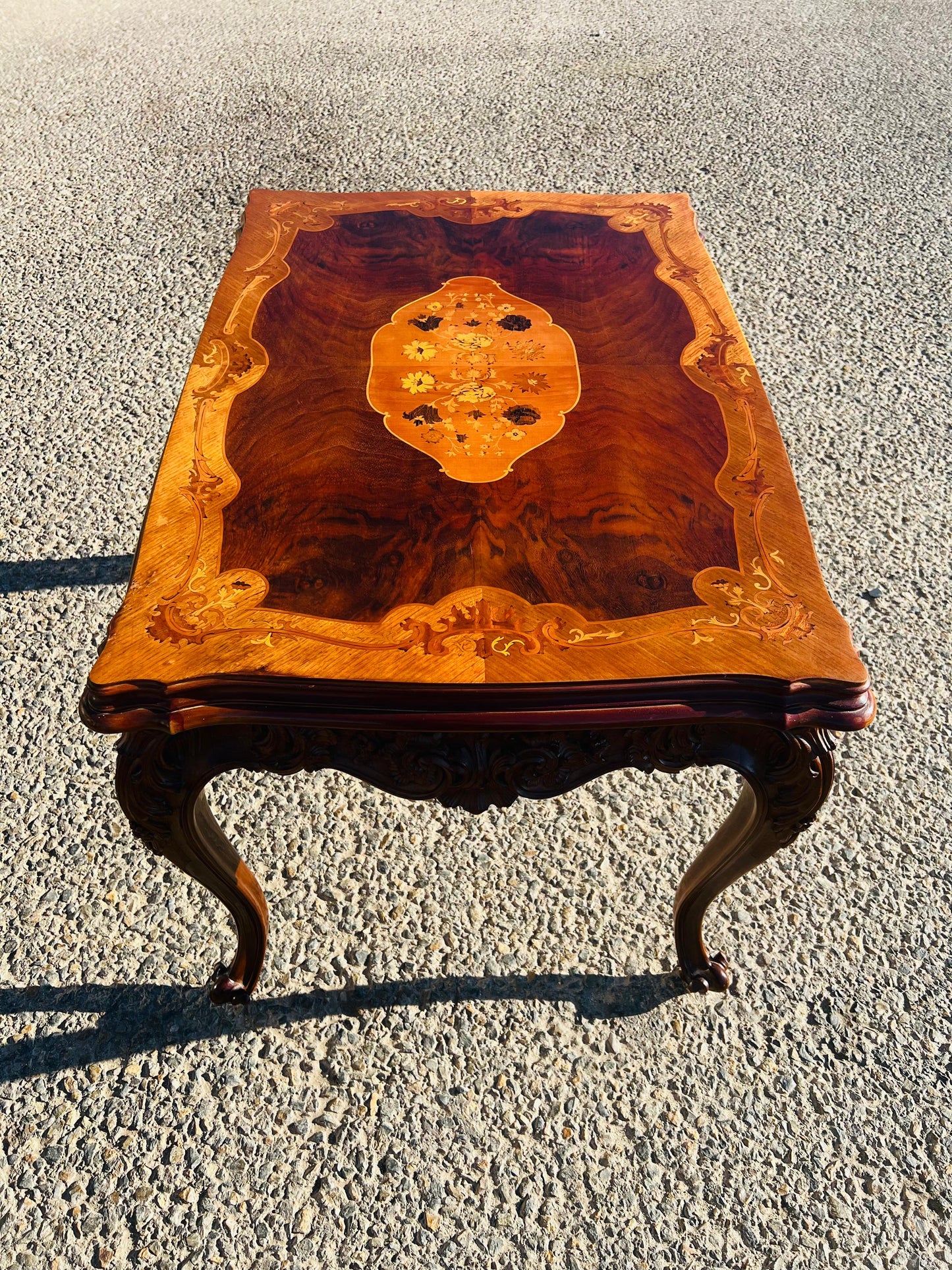 Mesa Antigua Con Incrustaciones En La Madera ✨