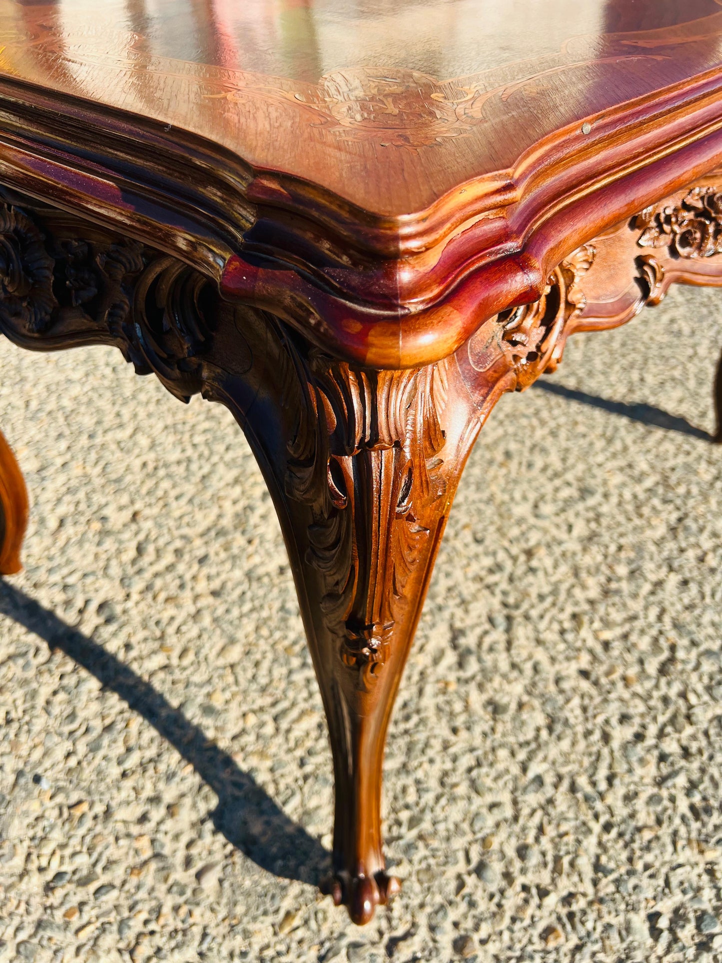 Mesa Antigua Con Incrustaciones En La Madera ✨
