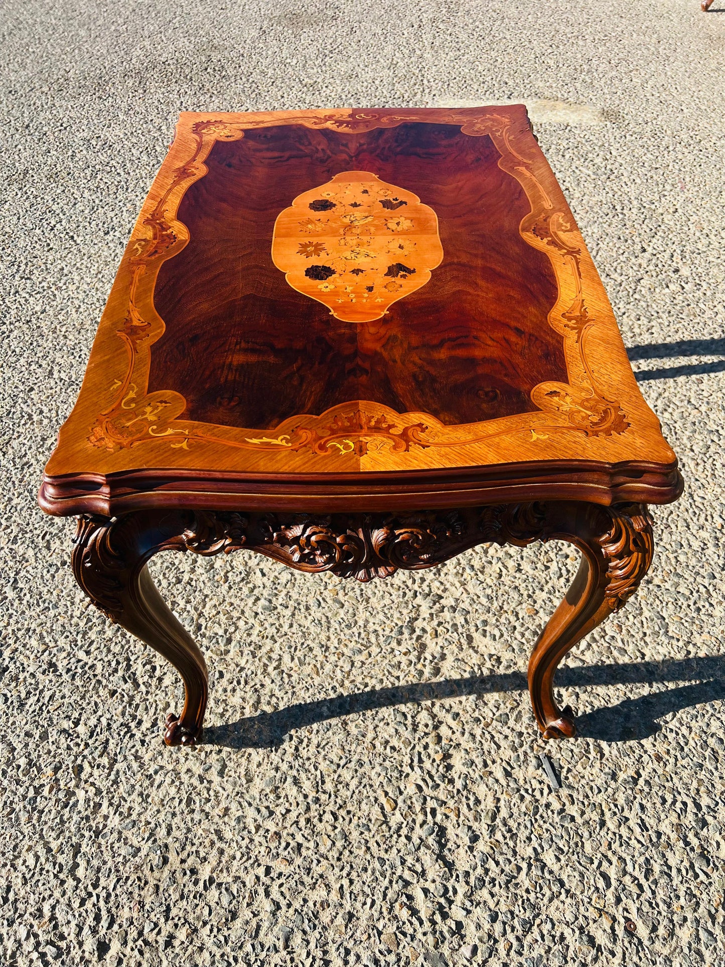 Mesa Antigua Con Incrustaciones En La Madera ✨