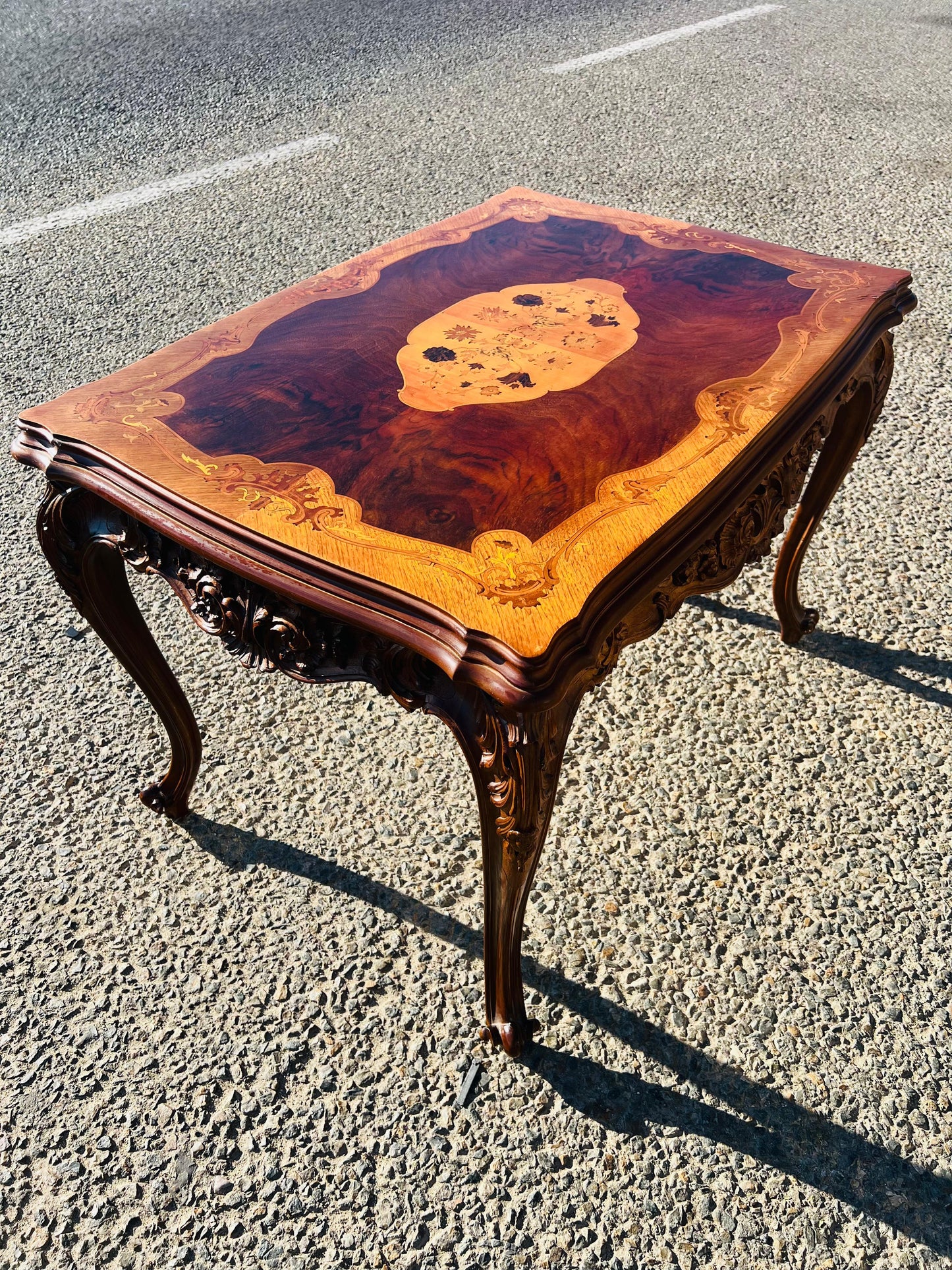 Mesa Antigua Con Incrustaciones En La Madera ✨
