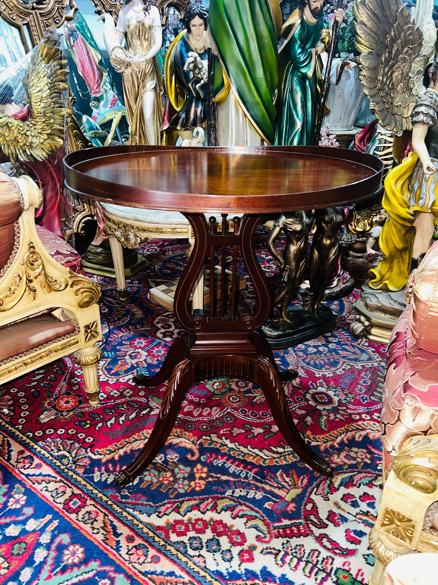 Par de Mesas Mid-Century laterales de madera con Forma de Arpa y Pies de Garra de Bronce 🪑✨