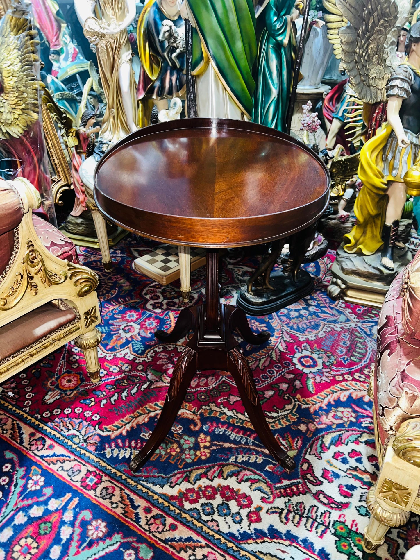 Par de Mesas Mid-Century laterales de madera con Forma de Arpa y Pies de Garra de Bronce 🪑✨