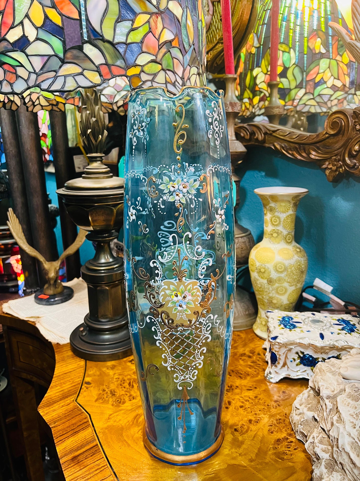 🌸🏺🌸Blue Crystal Vase with Floral Details for Sale Year of issue 1960🌸🏺🌸