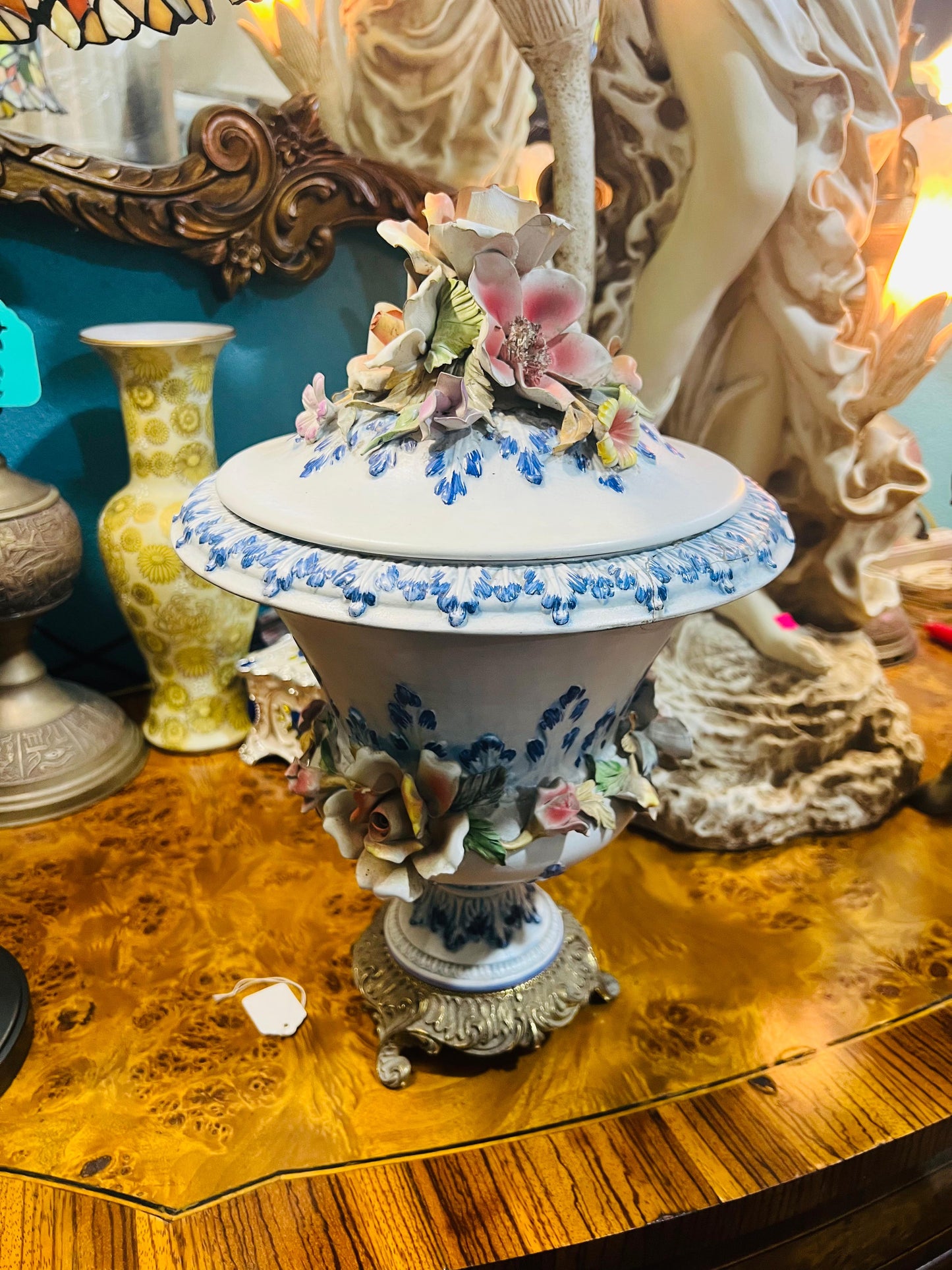 🏺🌸🏺Porcelain Urn with Floral Inlay for Sale🏺🌸🏺
