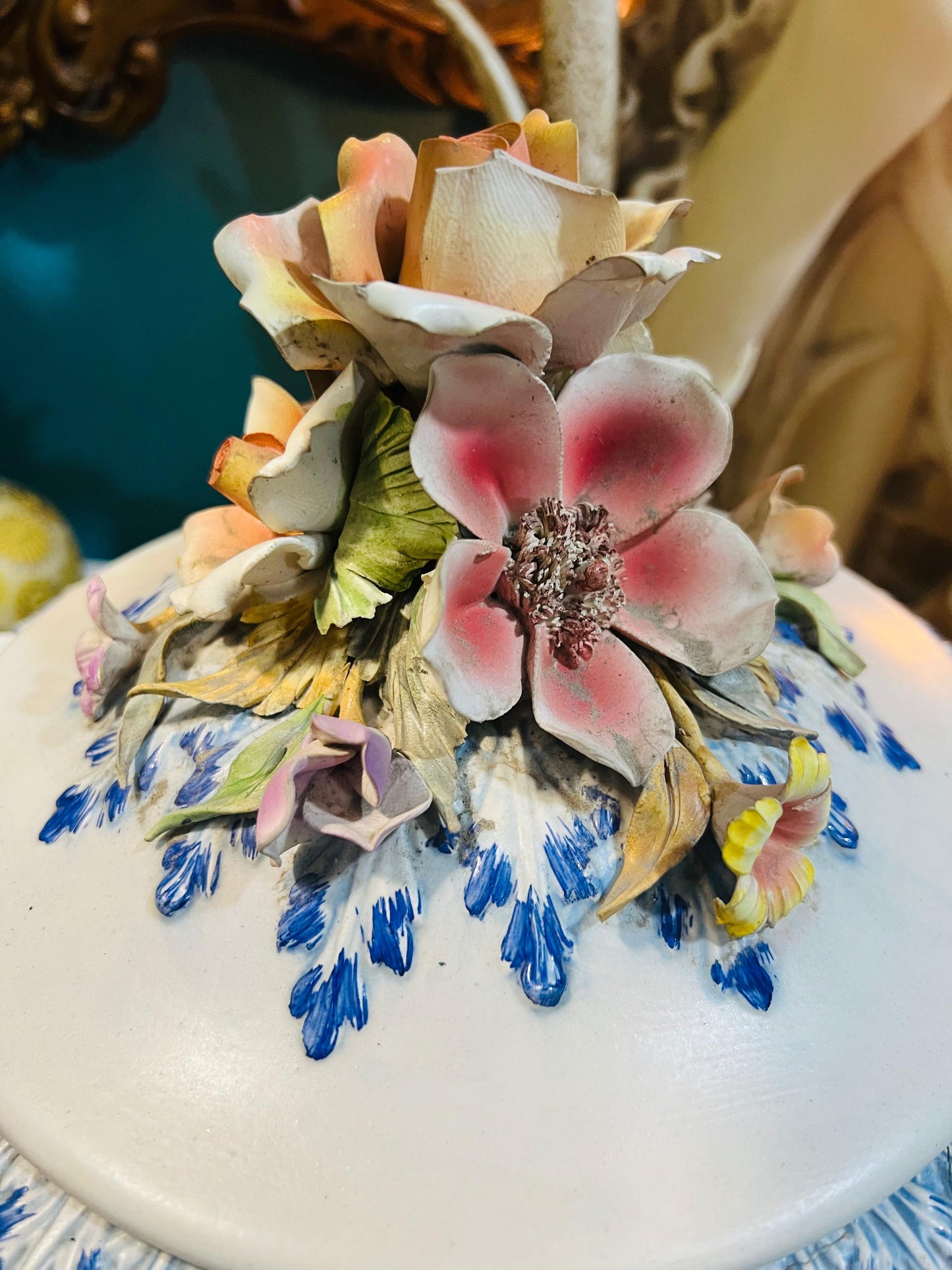 🏺🌸🏺Porcelain Urn with Floral Inlay for Sale🏺🌸🏺