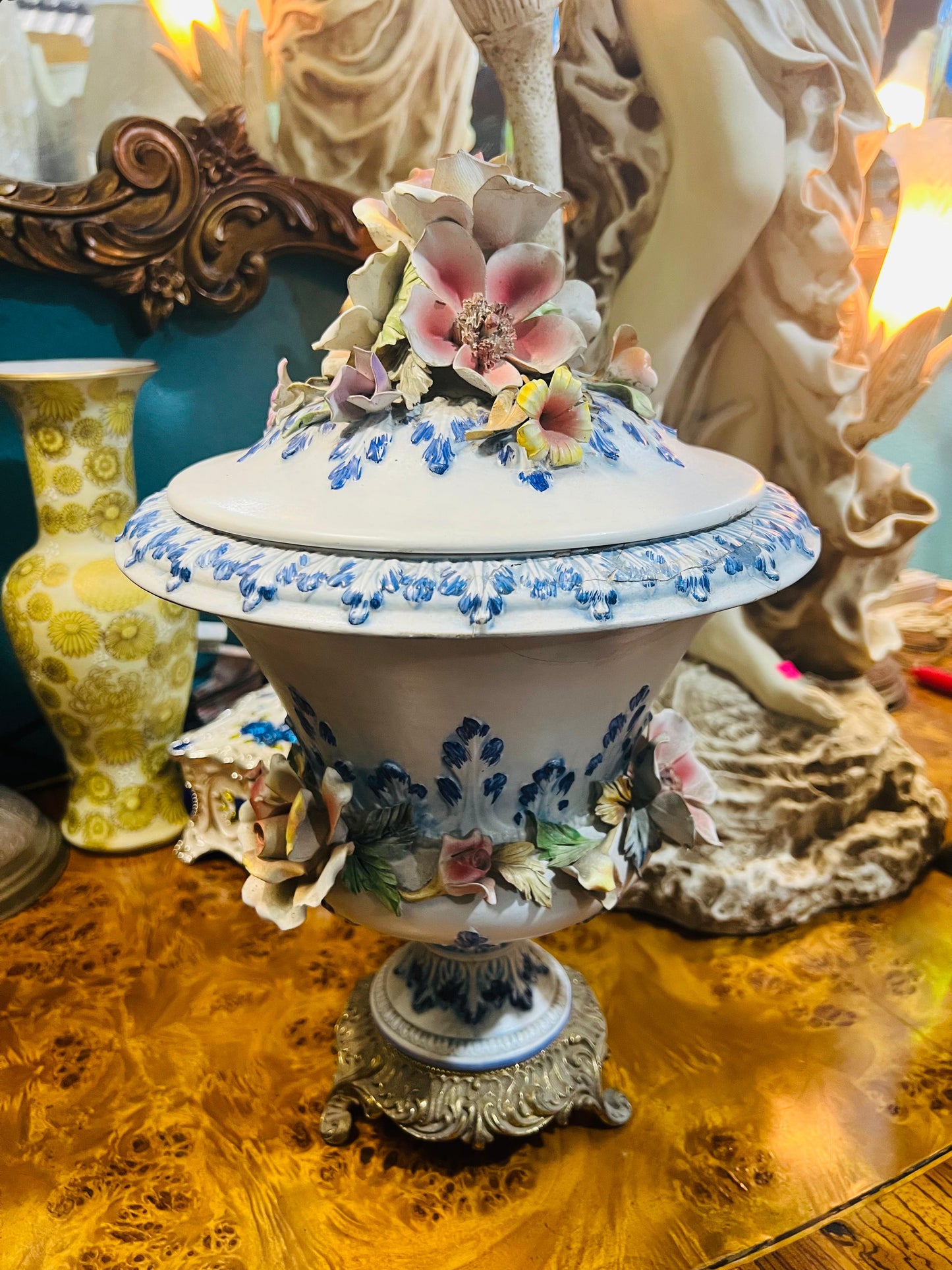 🏺🌸🏺Porcelain Urn with Floral Inlay for Sale🏺🌸🏺