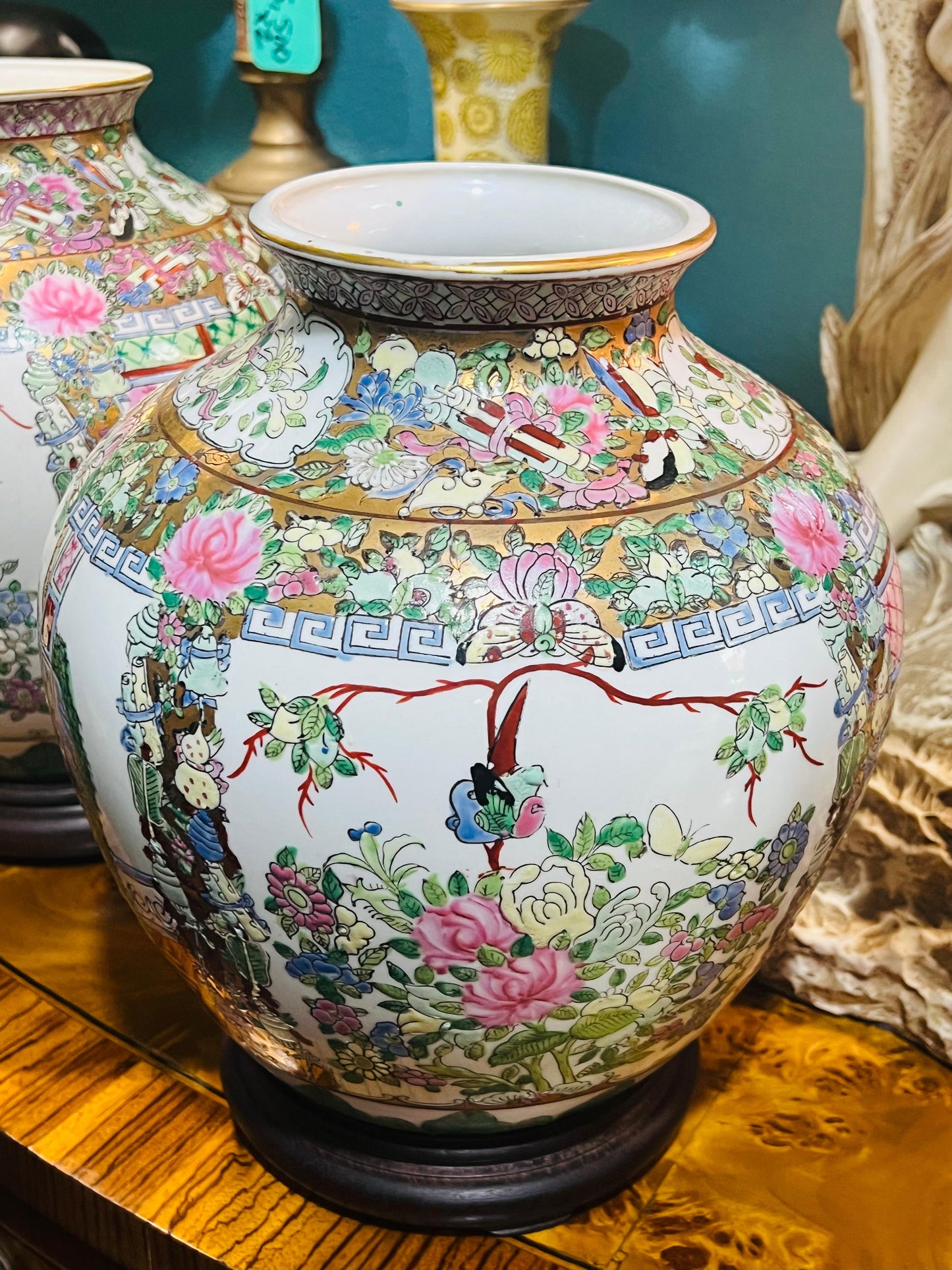 🎎🏮🇨🇳 ¡Descubre la Belleza y la Historia con este Antiguo Par de Jarrones Chinos de la Dinastía Qianlong! 🇨🇳🏮🎎
