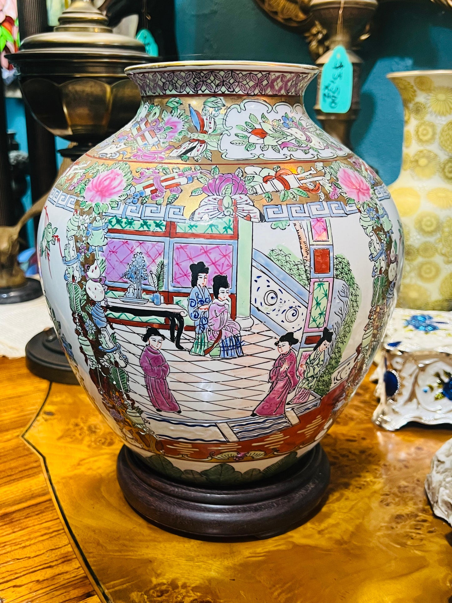 🎎🏮🇨🇳 ¡Descubre la Belleza y la Historia con este Antiguo Par de Jarrones Chinos de la Dinastía Qianlong! 🇨🇳🏮🎎