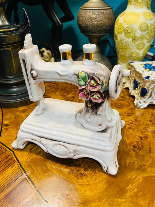 🧵✨🧵Capo del Monte Porcelain Sewing Machine 🧵✨🧵