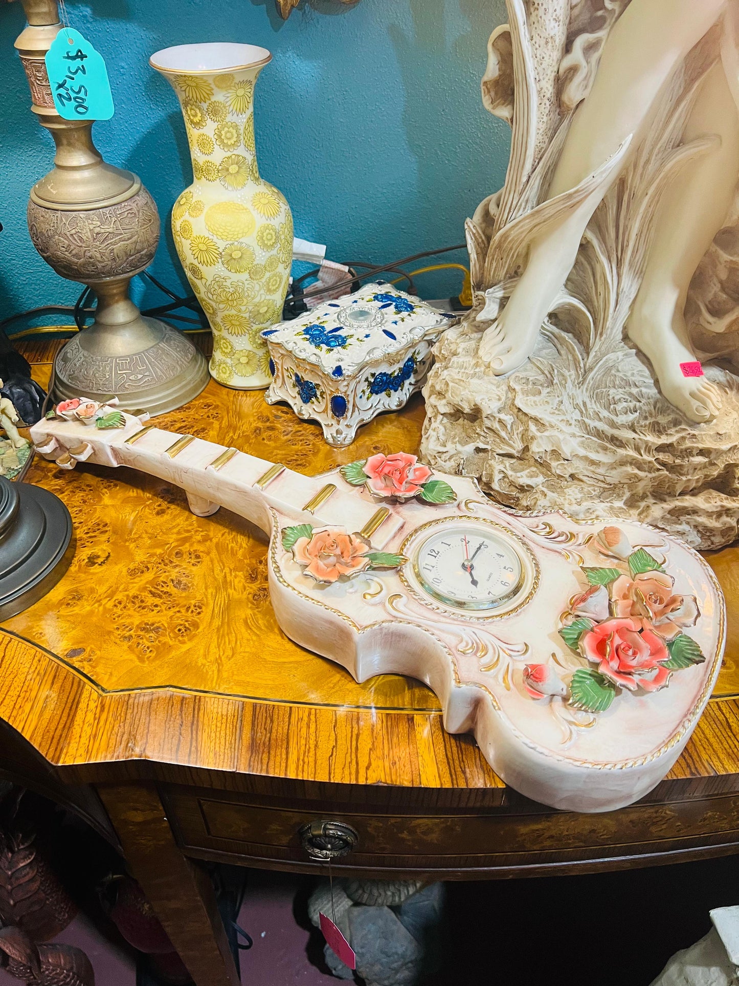 🌟 🎸Capo del Monte Fine Porcelain Guitar with Quartz Clock 🎸✨e Capo del Monte Fine Porcelain Guitar with Quartz Clock 🎸✨