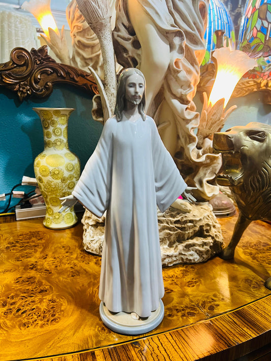 🌟 Jesus Sculpture in Fine Porcelain by Lladro - Model 5767 Year of issue 1982 🕊️✨