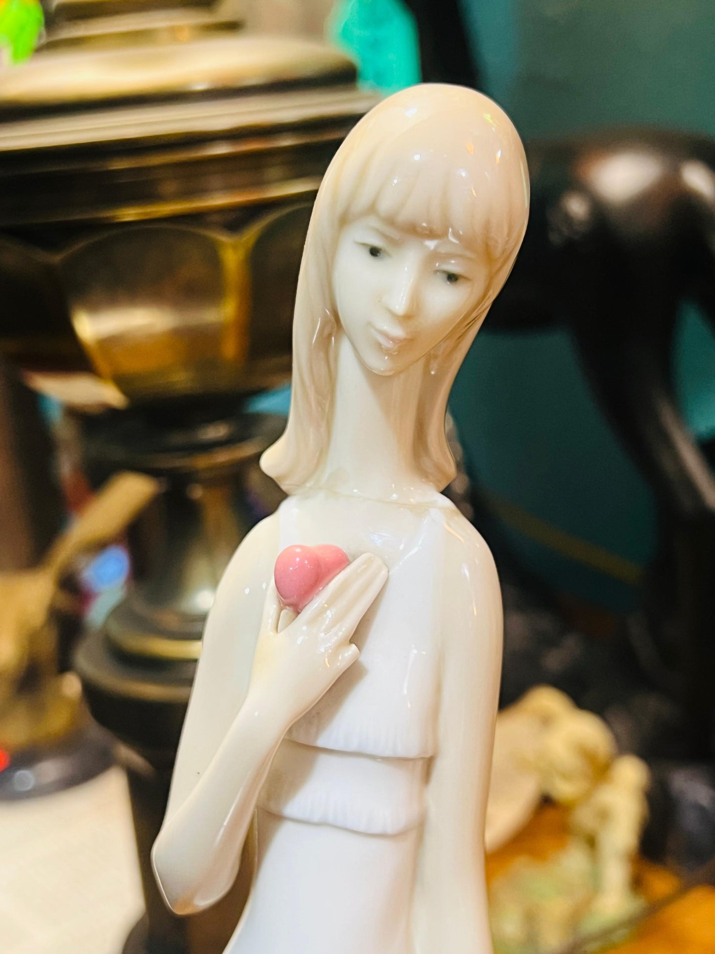 📸 Girl in photo pose 📸 Lladro 1028, Year of issue 1970 📸
