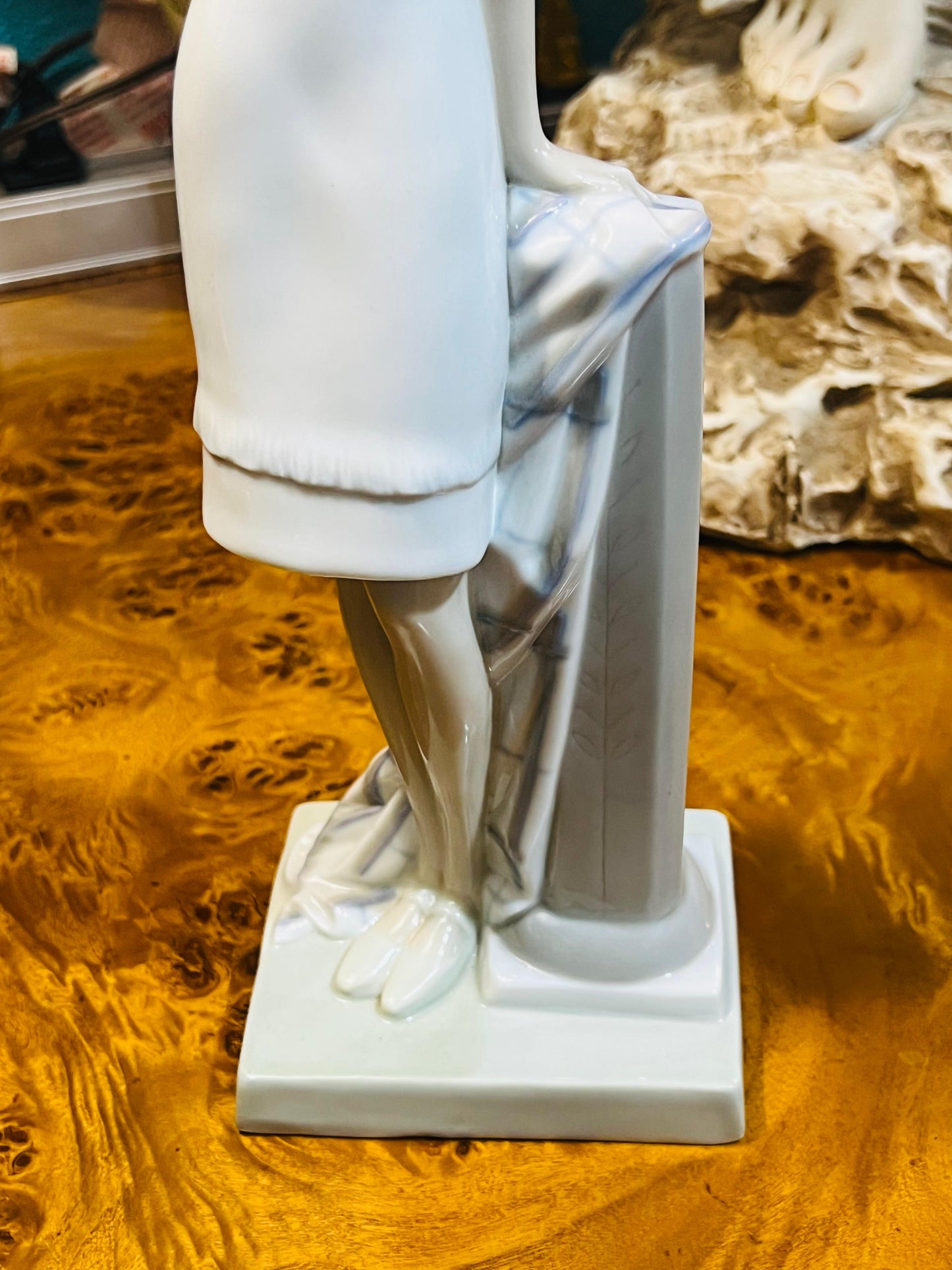 📸 Girl in photo pose 📸 Lladro 1028, Year of issue 1970 📸