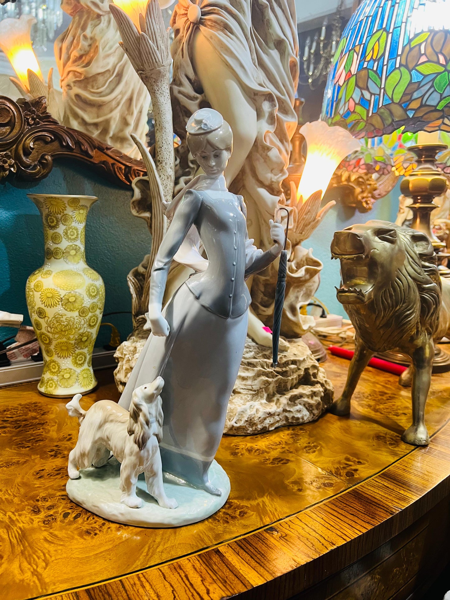 🌸Dama con chal, Lladro 8679, Emision 2014🌸