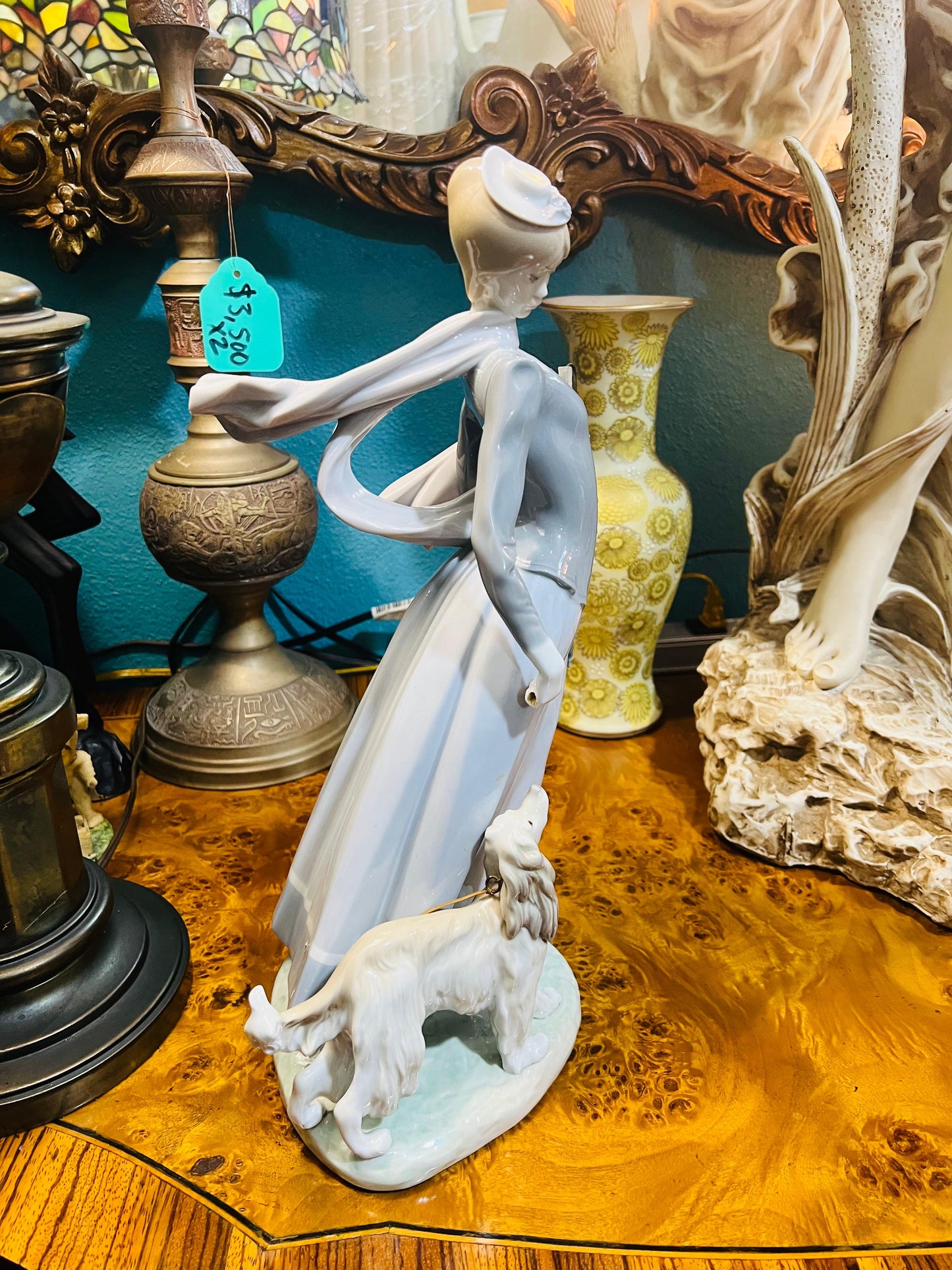 🌸Dama con chal, Lladro 8679, Emision 2014🌸