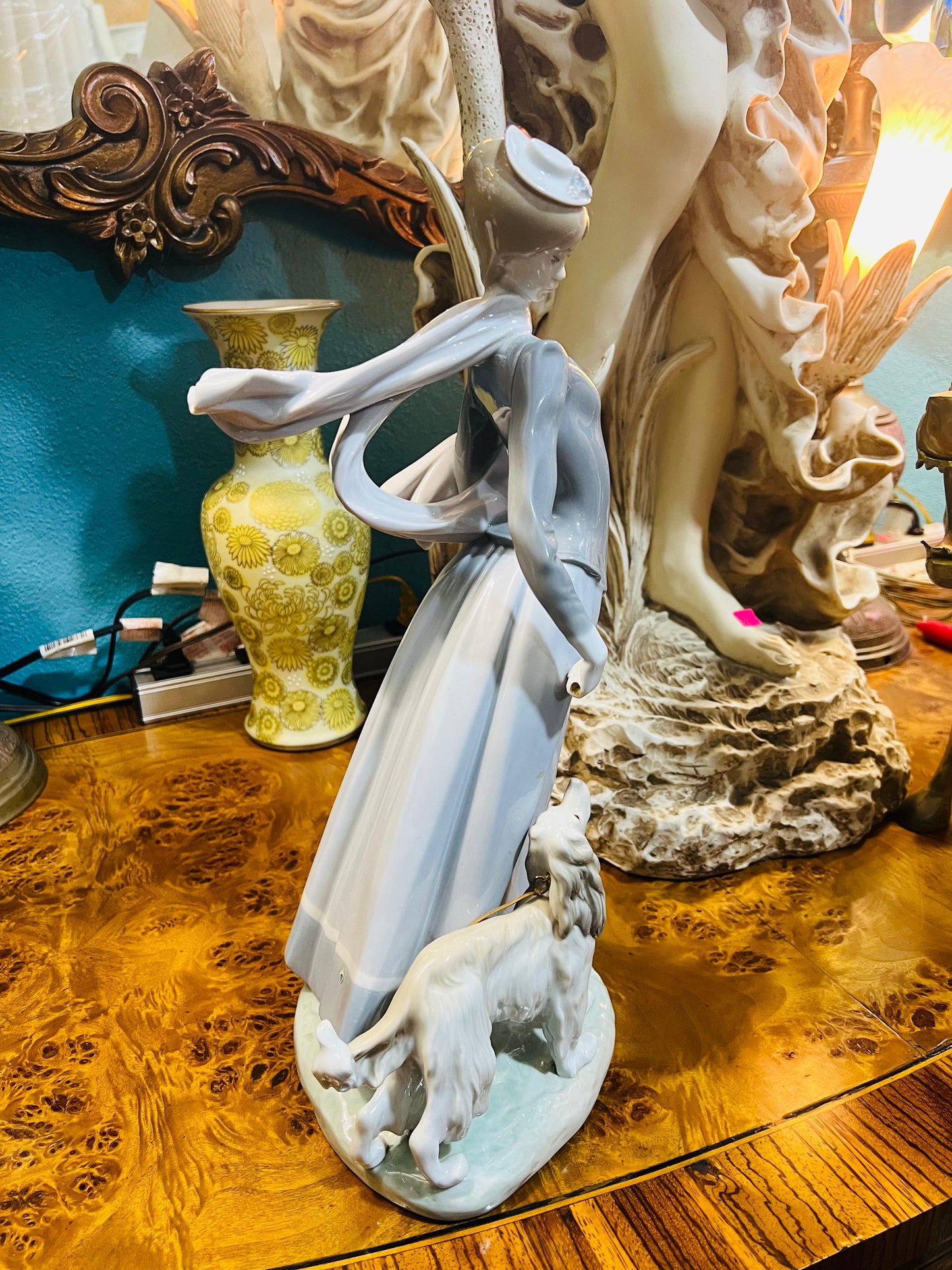 🌸Dama con chal, Lladro 8679, Emision 2014🌸