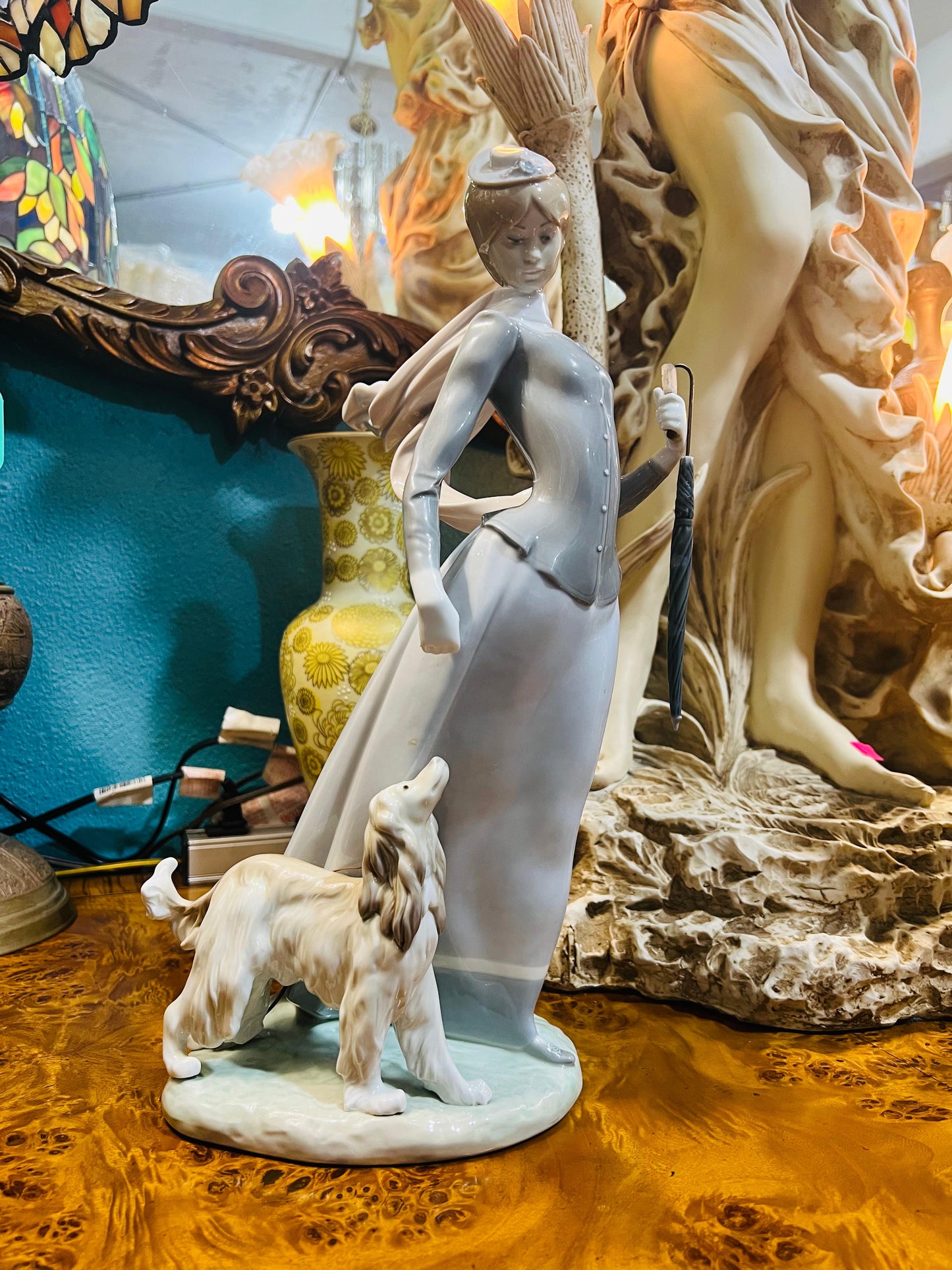 🌸Dama con chal, Lladro 8679, Emision 2014🌸