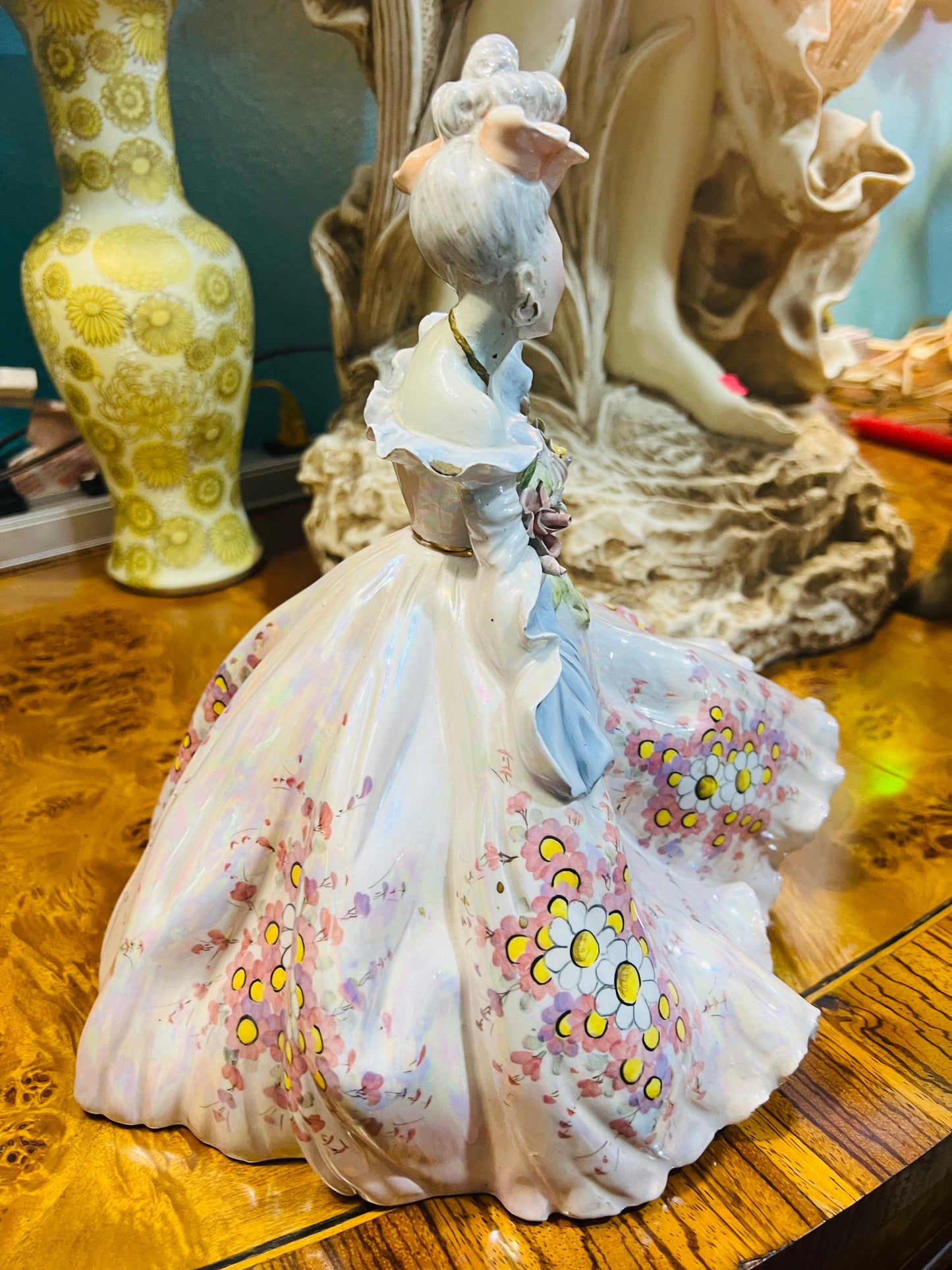 🎨Sculpture of a Lady with Iridescent Details by Tiziano Galli👨‍🎨 from the 1950s