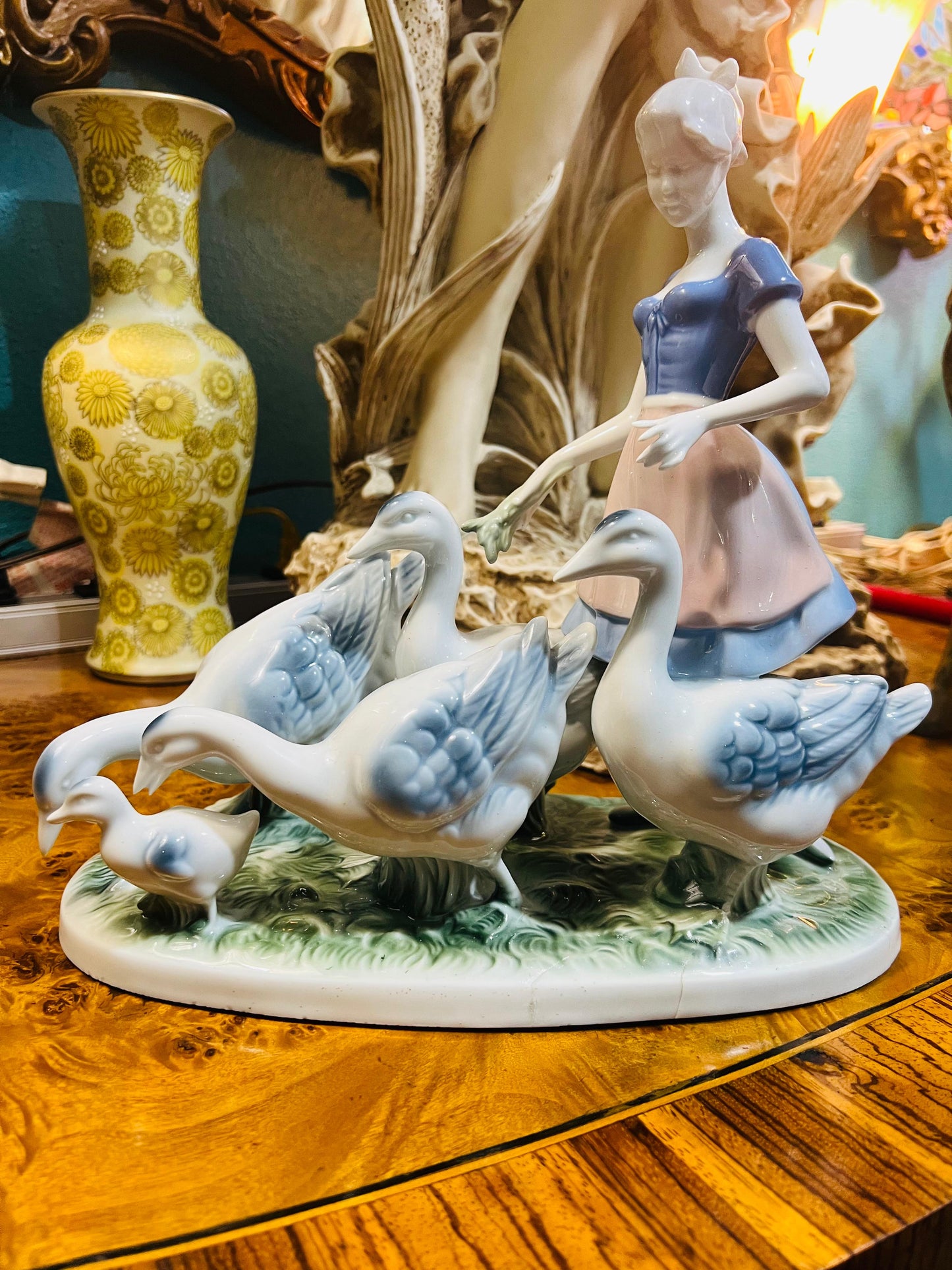 🪶Woman with Geese, Fine Porcelain🎨Year of Issue: Vintage 1960📅🪶