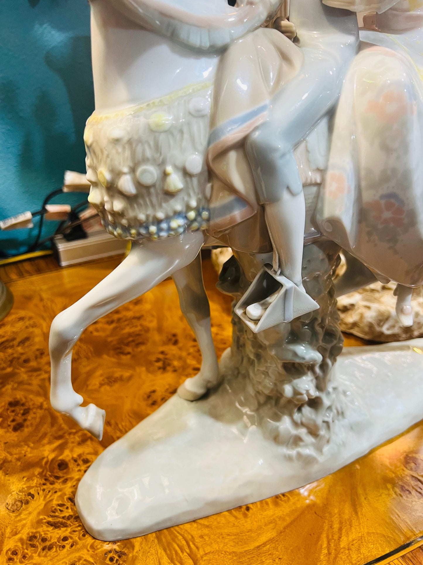 🌟 Lladro Fine Porcelain Sculpture 4648 - Valencianos Group, year of issue 1969 🕊️✨