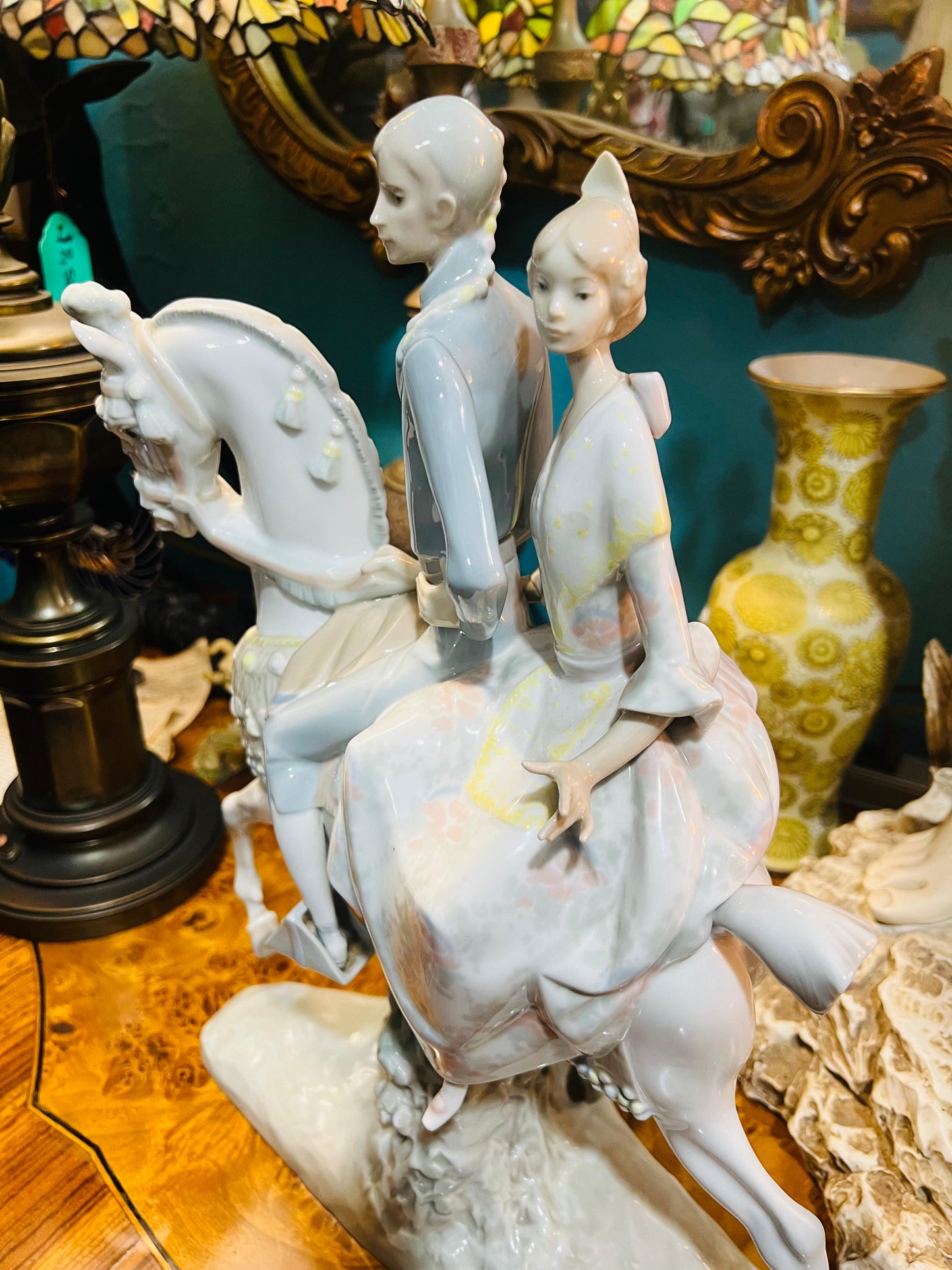 🌟 Lladro Fine Porcelain Sculpture 4648 - Valencianos Group, year of issue 1969 🕊️✨