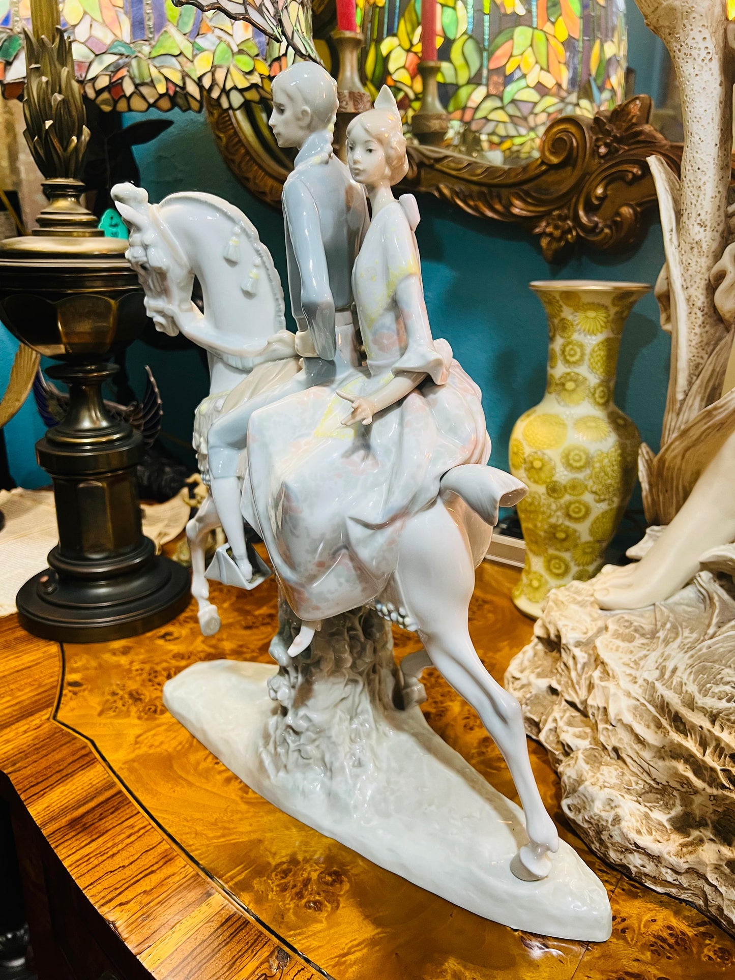 🌟 Lladro Fine Porcelain Sculpture 4648 - Valencianos Group, year of issue 1969 🕊️✨