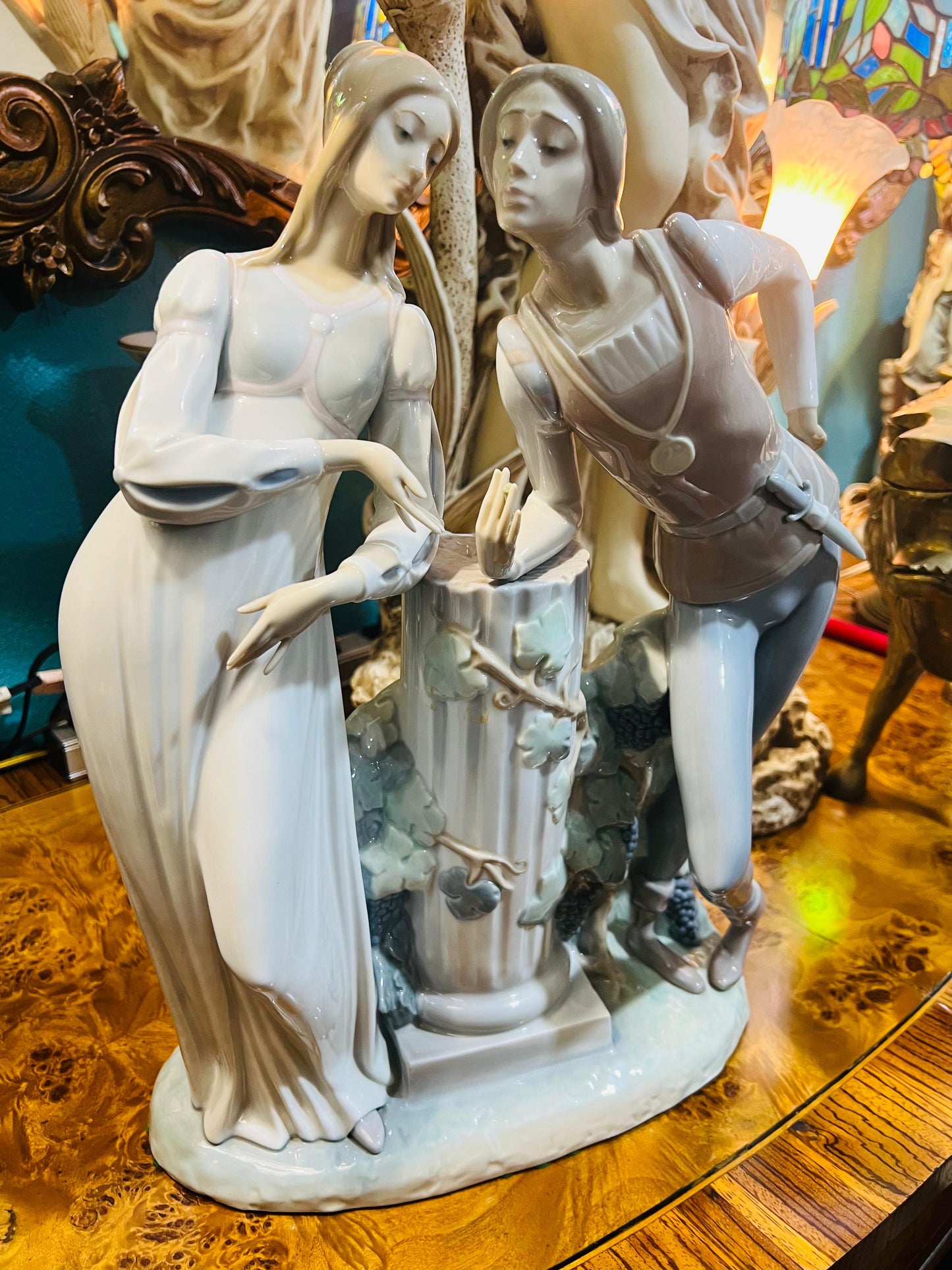 🌟 Escultura de Porcelana Fina Lladro 4750 - Romeo y Julieta  🕊️✨